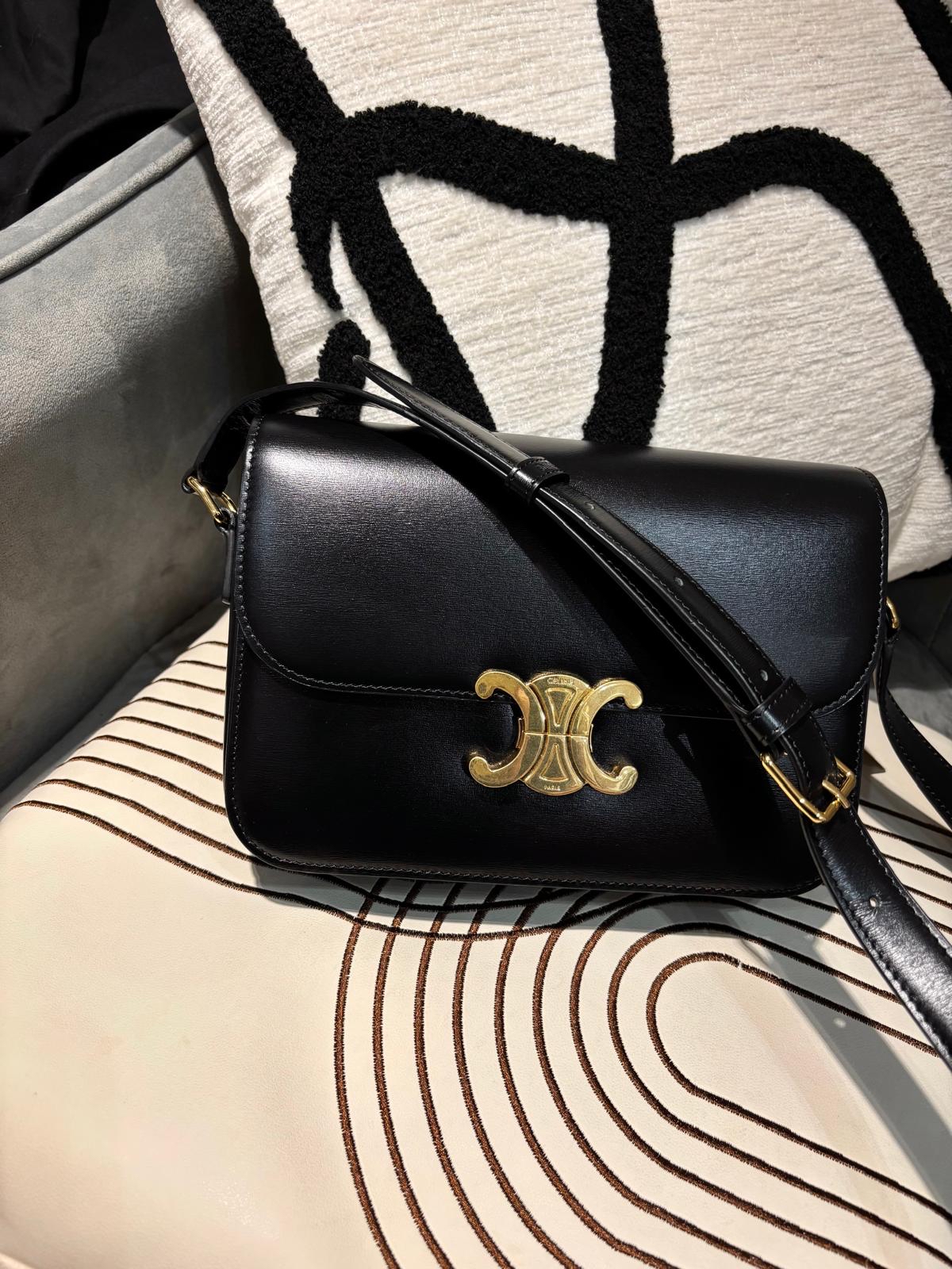 Celine CLASSIQUE TRIOMPHE 黑金凱旋門 medium box flap W22x15.5x6cm  100%Authentic ,98%new  ✅tap booklet ✅dust bag✅box 