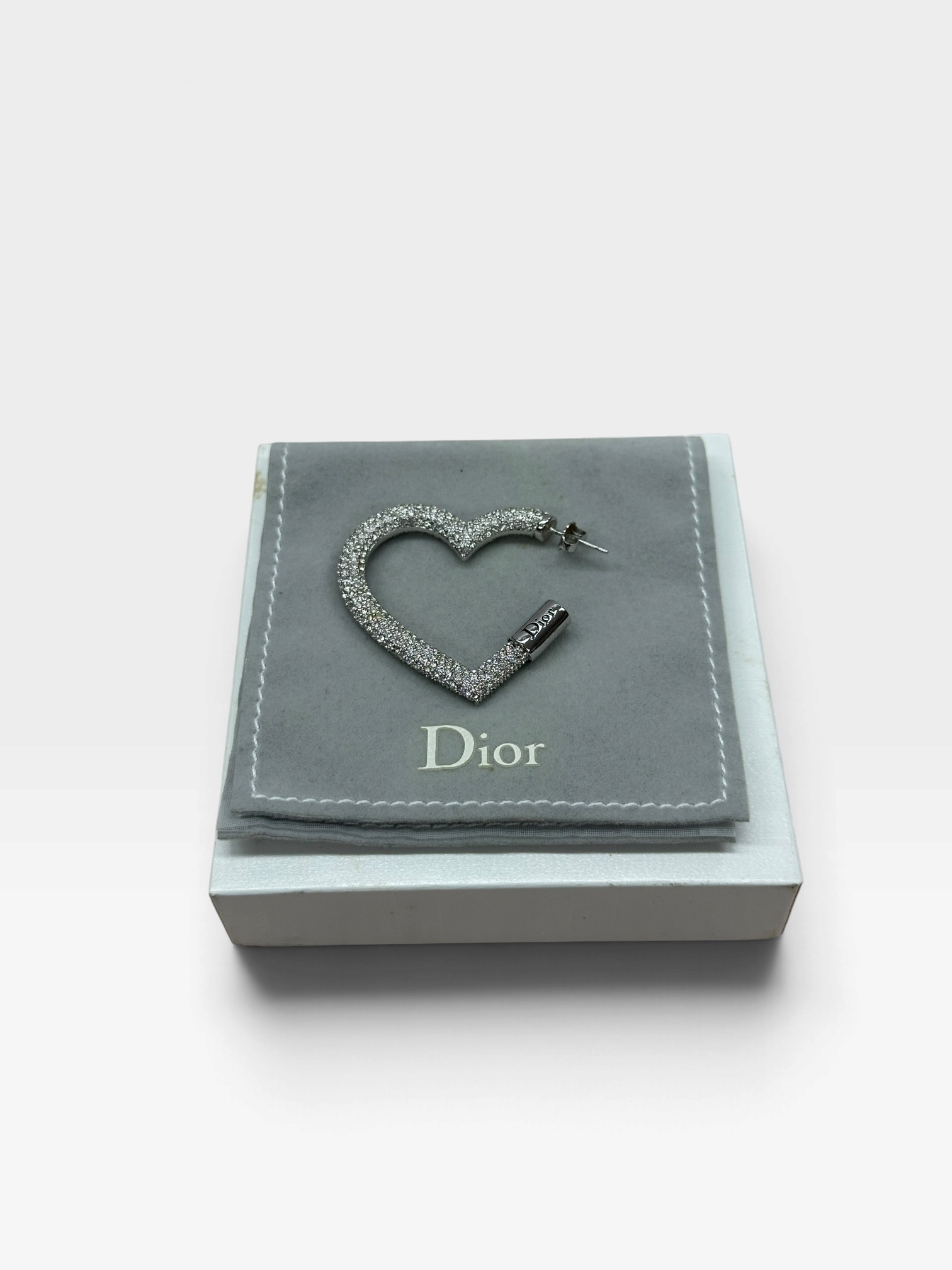 Pre-Owned Christian Dior Crystal Heart Hoop Earrings /Product Code:102004