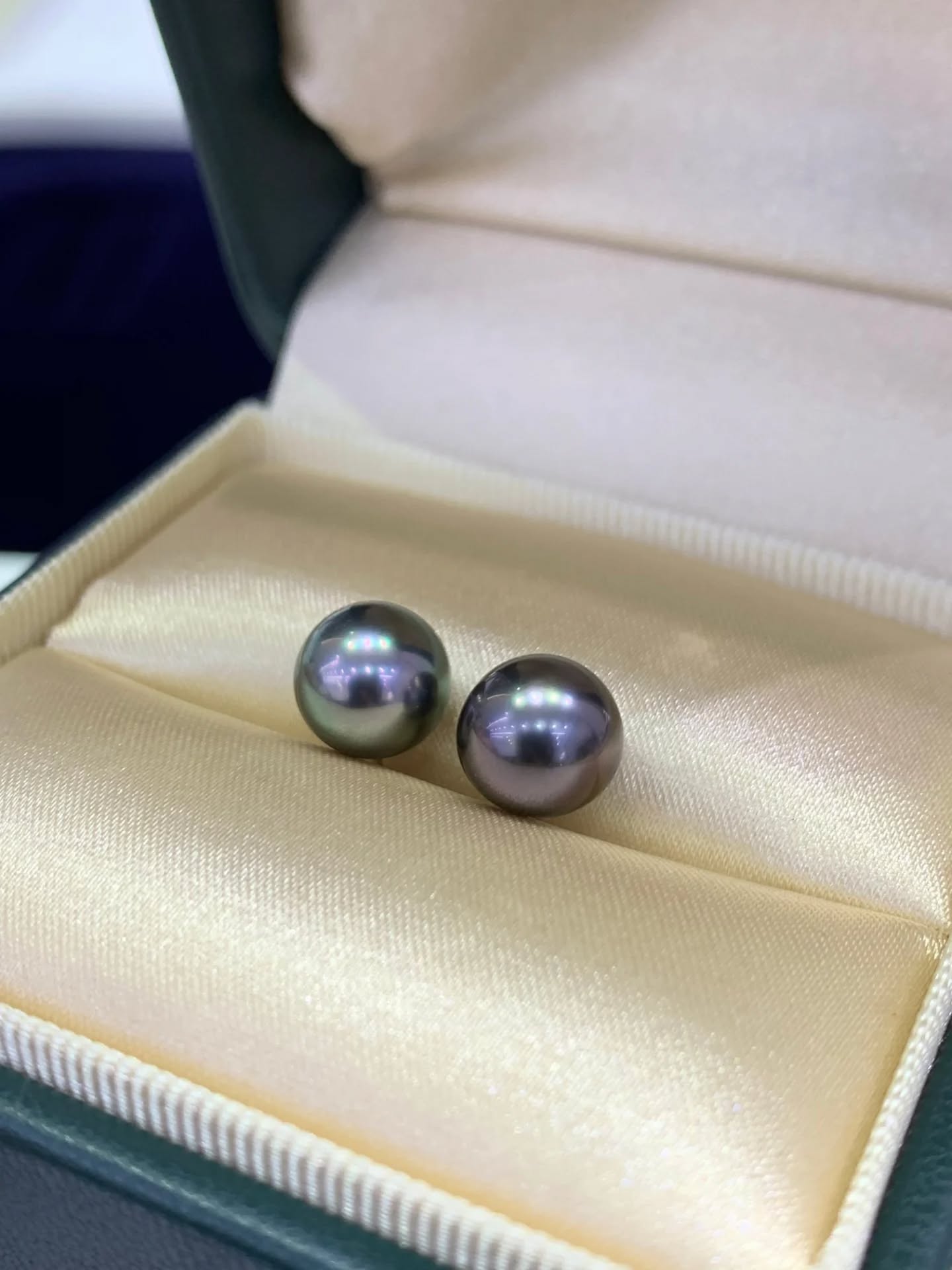 大溪地海水珍珠耳釘素釘 8-9mm  Pt900鉑金鑲嵌