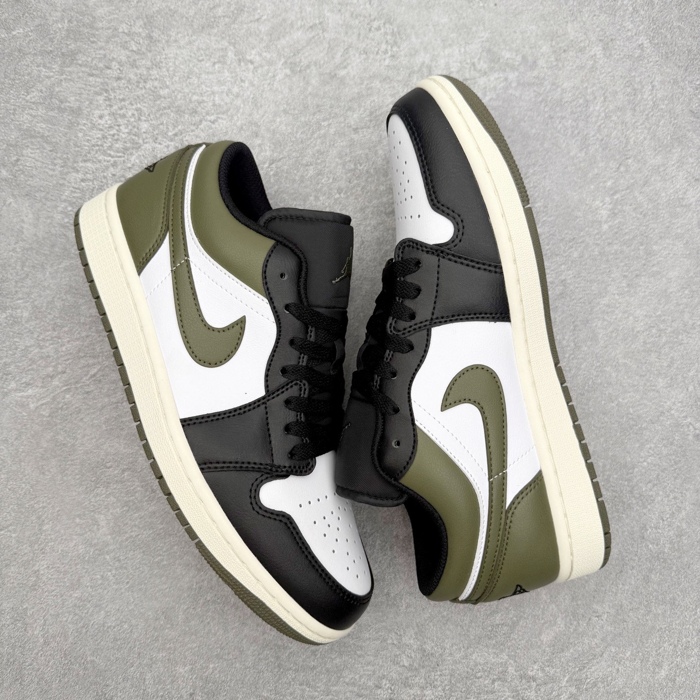 Air Jordan 1 Low 553558-092