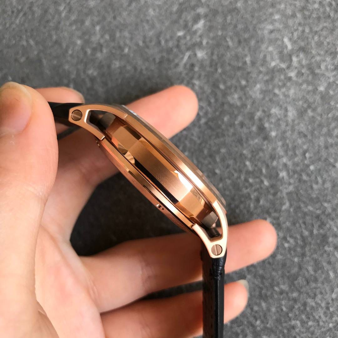 爱彼 Audemars Piguet 黑色表盘玫瑰金表壳男士腕表