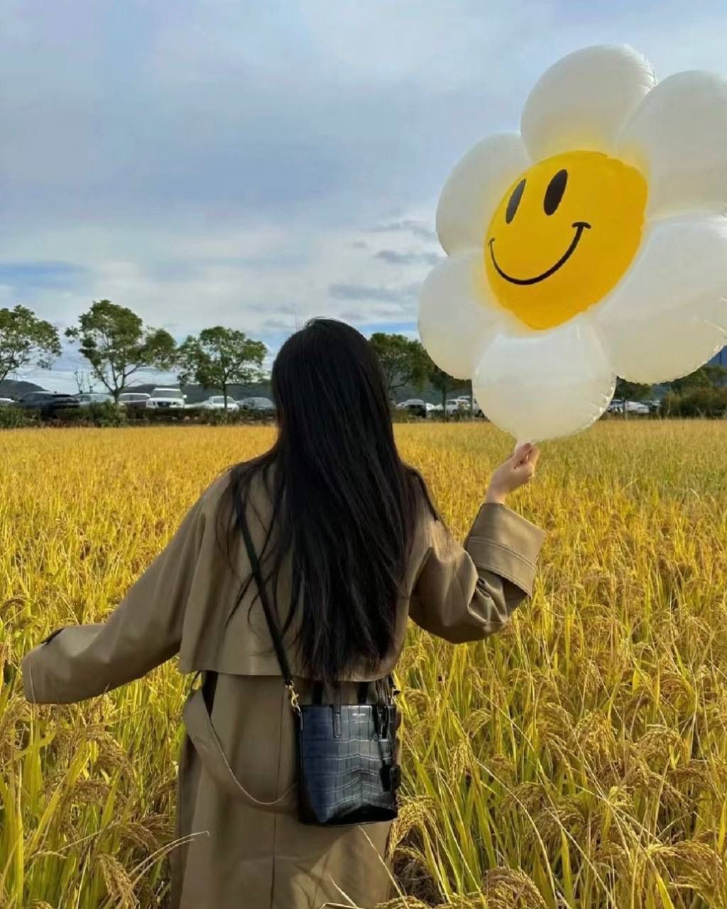 ys1 mini tote鳄鱼纹🐊 这只包在mini包中一定有它的一席之地 第一，它包身够小够可爱 第二，它容量够大够能装 第三，它鳄鱼纹压纹够抗造 就冲这三点，几乎没有哪个小可爱能打得过它 小手提➕可拆卸肩带的设计在实背性上也更出挑 没有槽点的小可爱，我超爱！！ 必须zp开发的啦，相似度看对比图！ 质量就请放心的交给我们哈！ 鳄鱼纹：18×17×8cm712367m