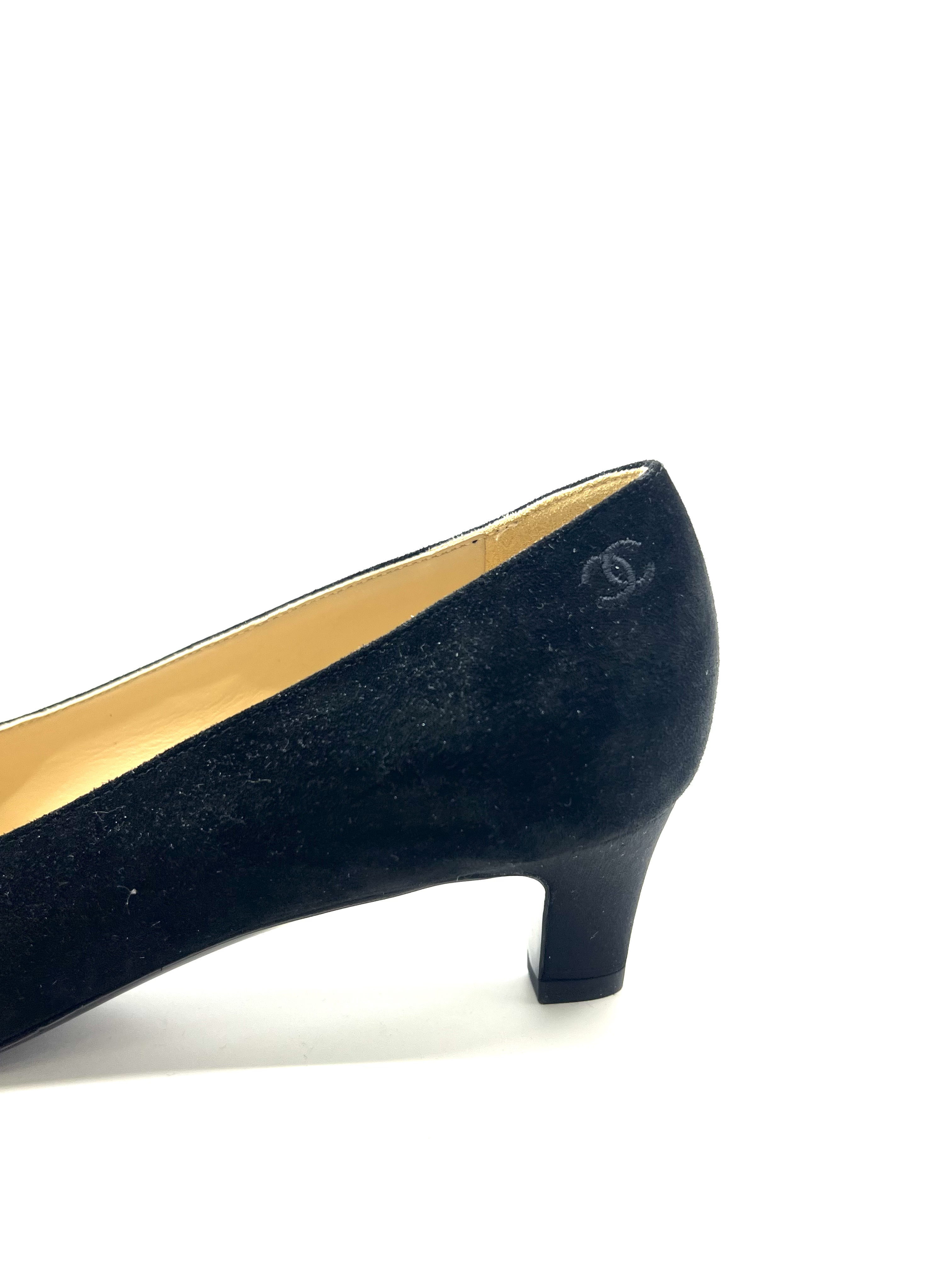 Pre-owned Chanel Black Suede Kitten Heels / Product Code: 26052102