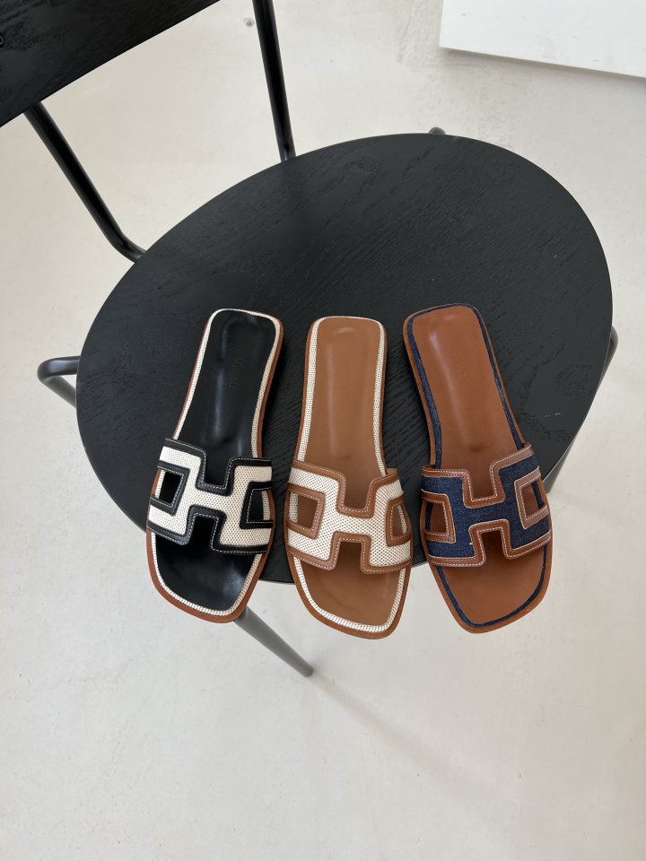Contrast Hannah Sandals (3 colors)