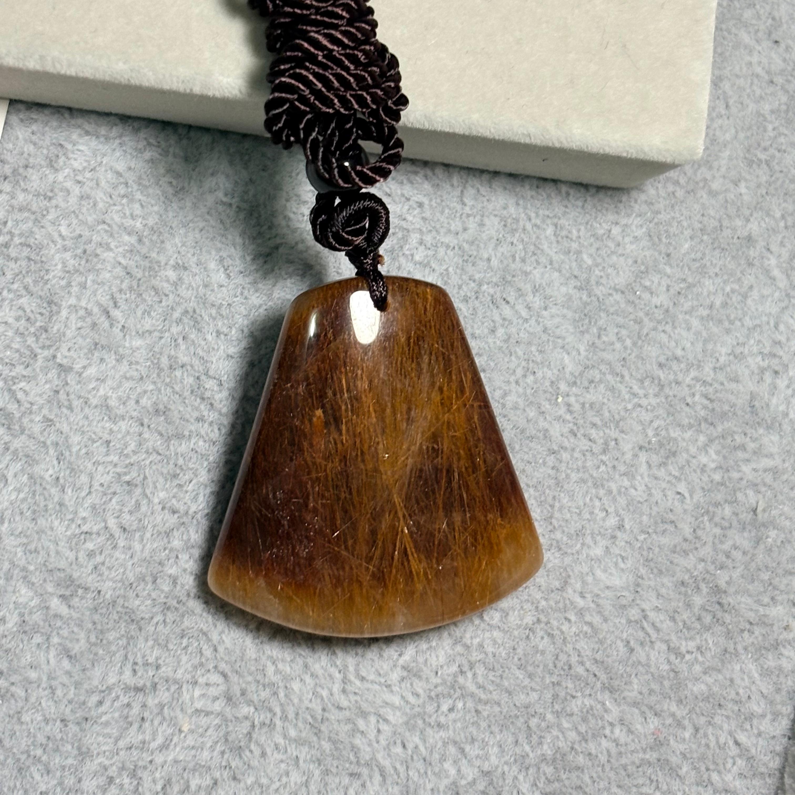 銅髮晶扇形吊墜 重約：17.3克（附送證書）No. 19-322