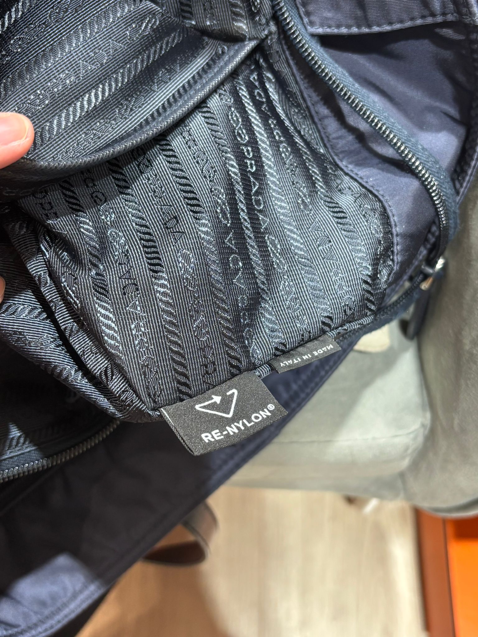 Prada Re-Nylon Tote Bag Navy 1BG052 100%Authentic, 98%New ✅NFC