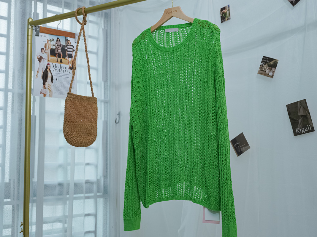 Bright Green Oversized Open-Knit Sweater Top‖ 亮绿色宽松镂空针织上衣 KR01621071