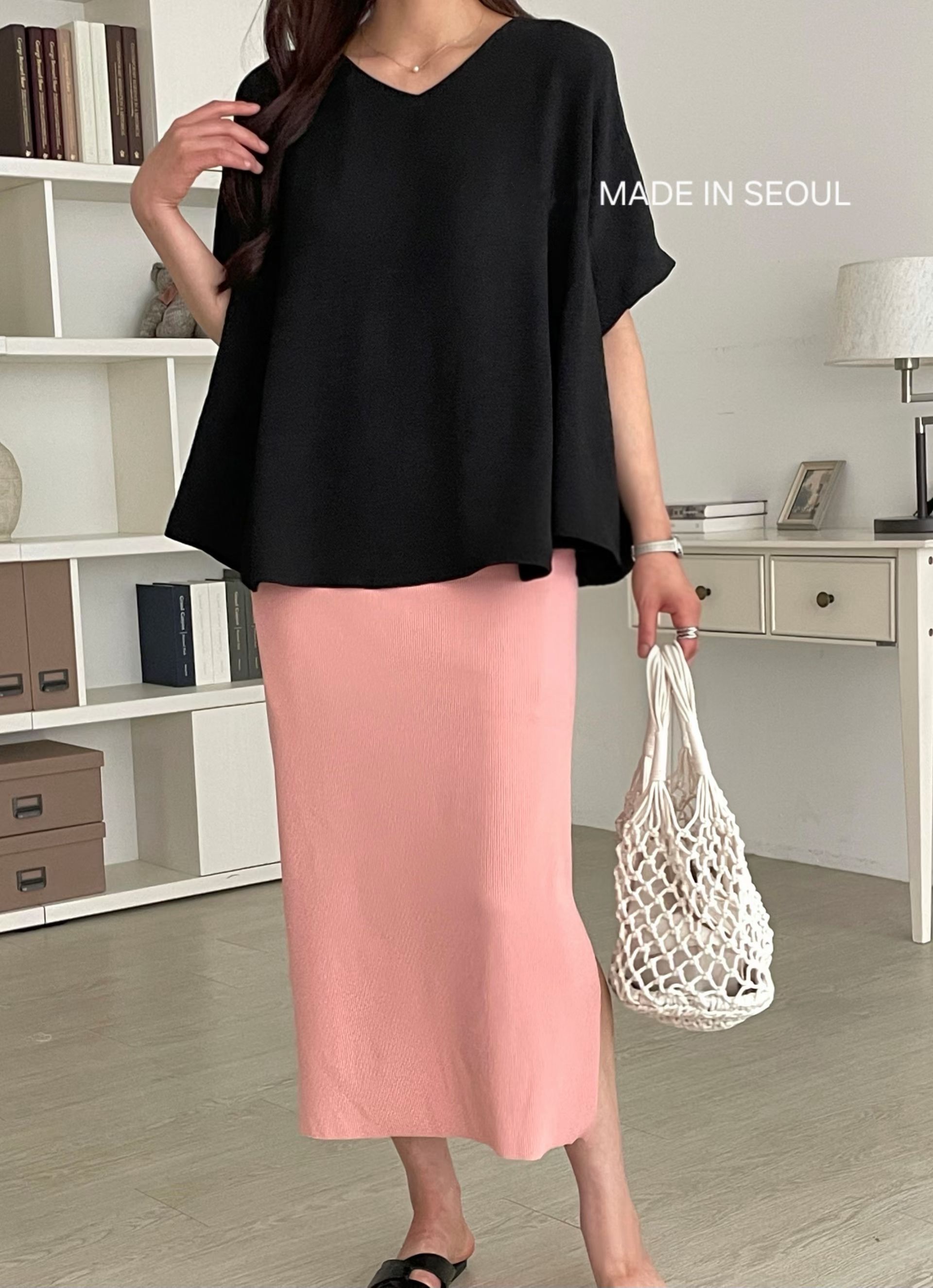 G6190 韓國🇰🇷淨色V領top