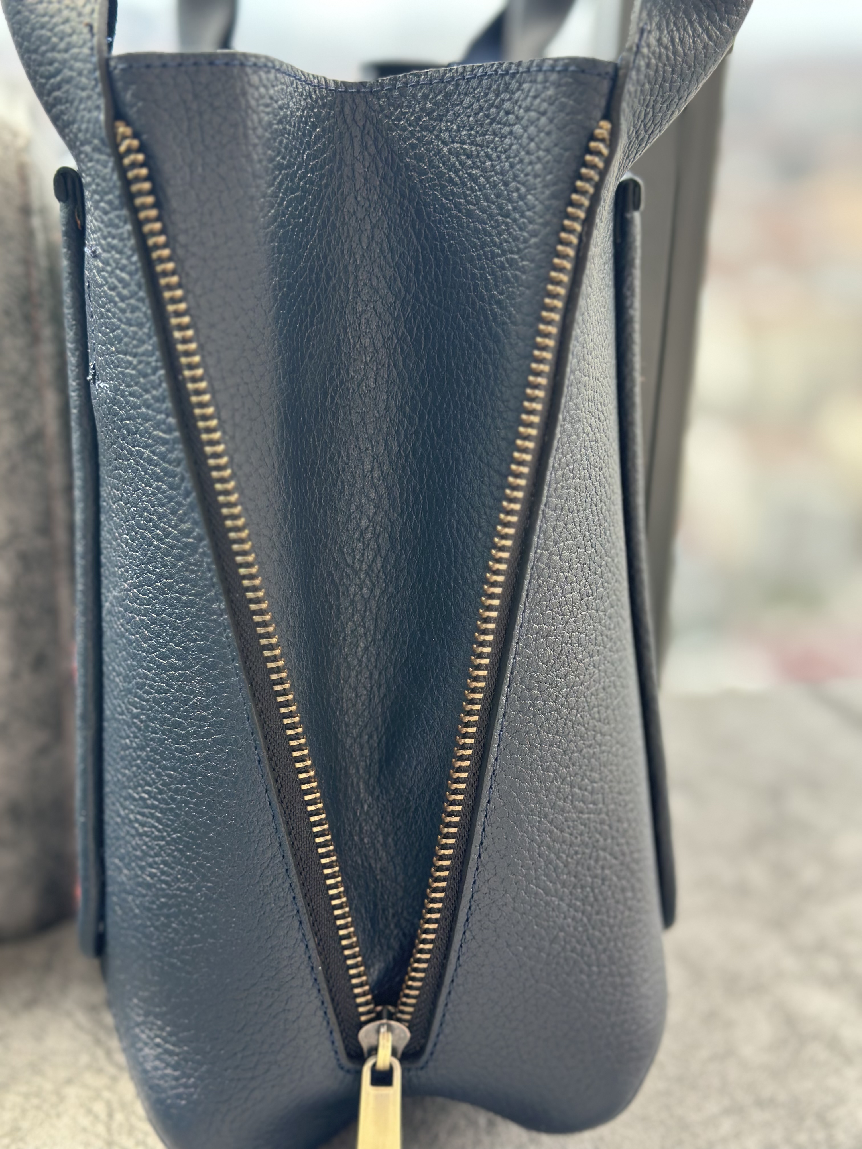 K22 土耳其真皮地氈手袋（深藍色）