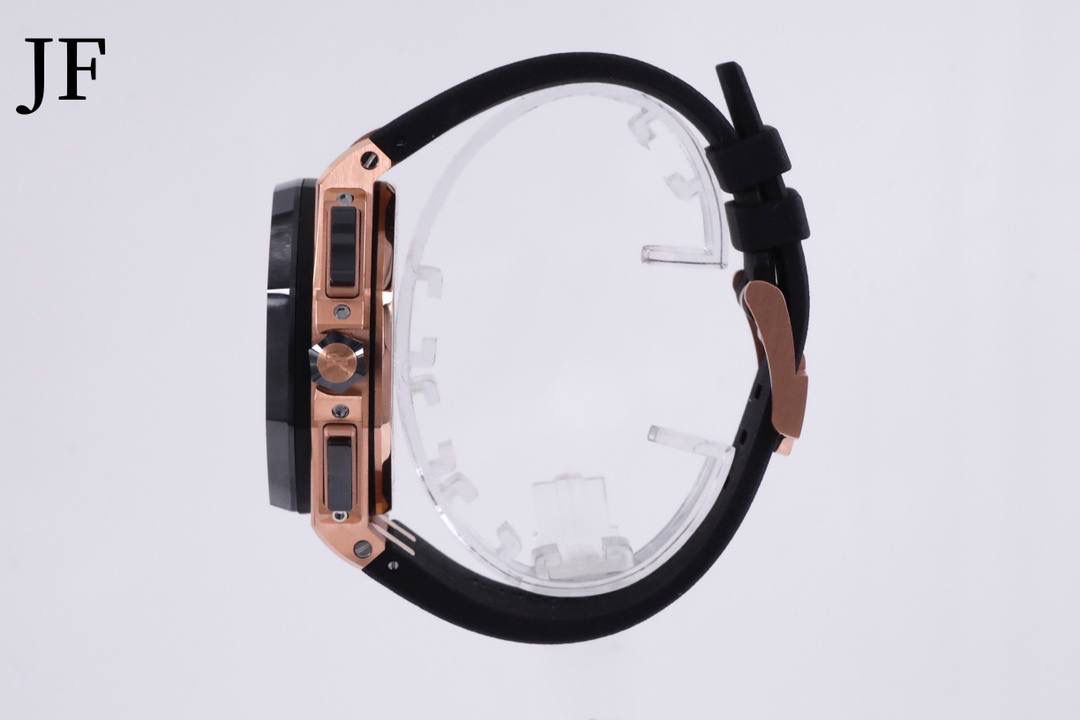 🚀品牌：AP大熊猫🚀 系列：俗称金大熊猫 机芯：3126计时自动机械 材质：316精钢表壳 陶瓷圈 直径：42mm 皮带：橡胶表带 表扣：原装针扣 玻璃：蓝宝石水晶玻璃