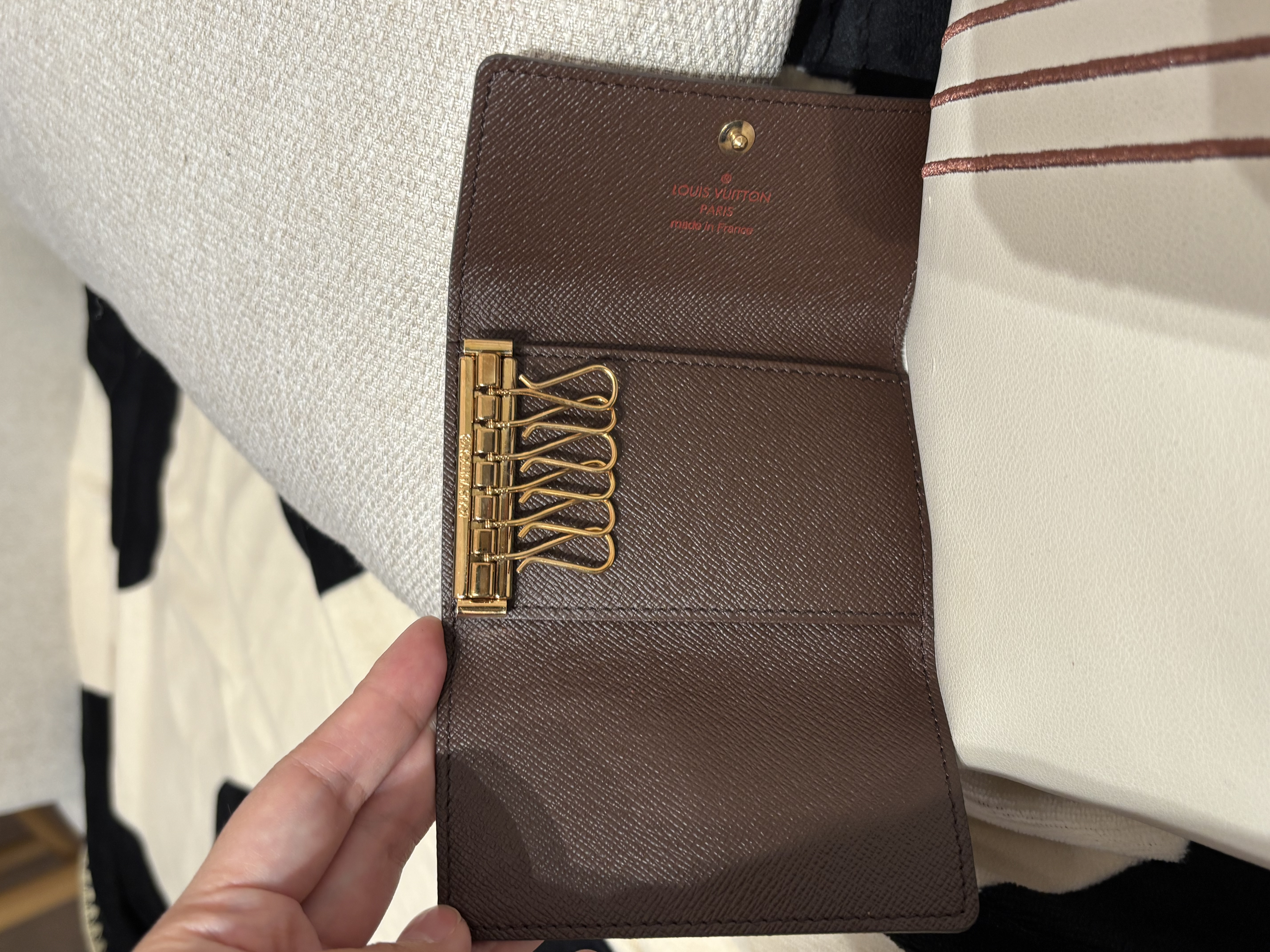 Lv key holder 100%Authentic, 98%New ✅Box