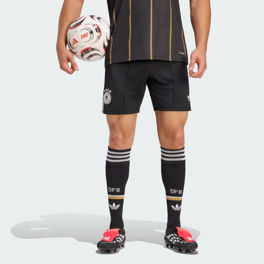 黑金告別！⚫🟥🟨 Adidas Germany 德國 2026 三客球迷版球褲 KS5267