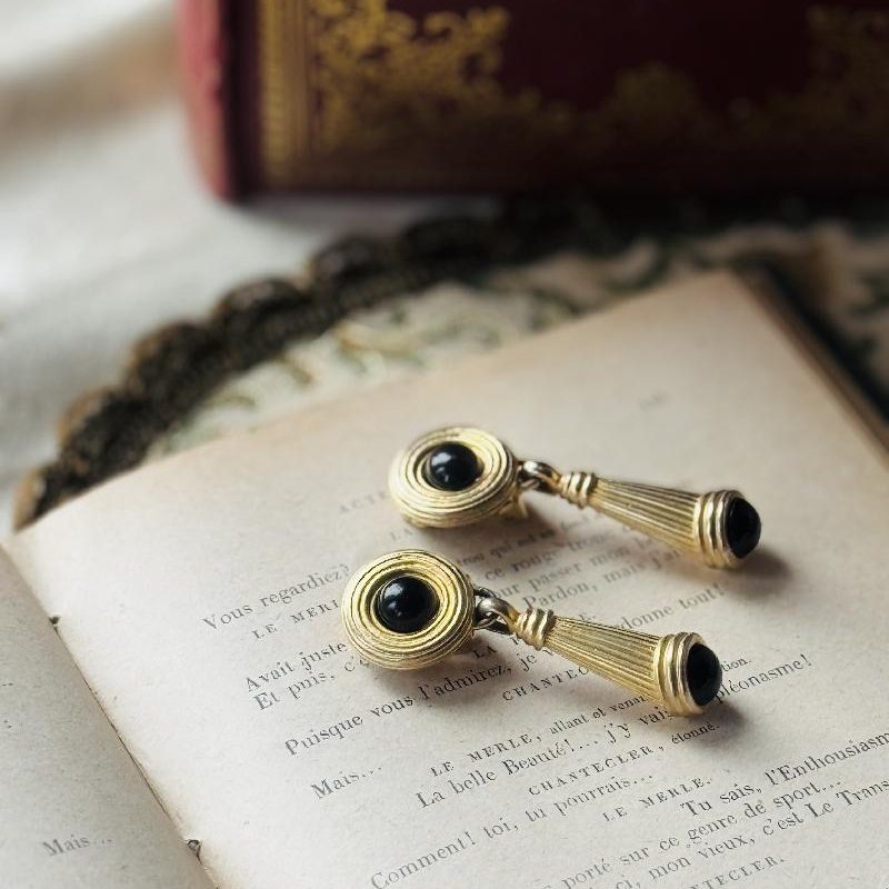 C.a.1980s Neo-Classical Black Cabochon Drop Clip Earrings(MT2455)