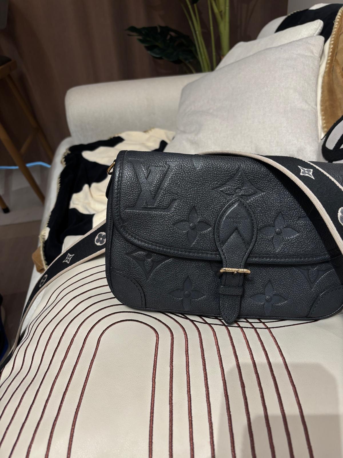 LV Diane Crossbody Bag 100%Authentic, 88%New ✅Dust bag