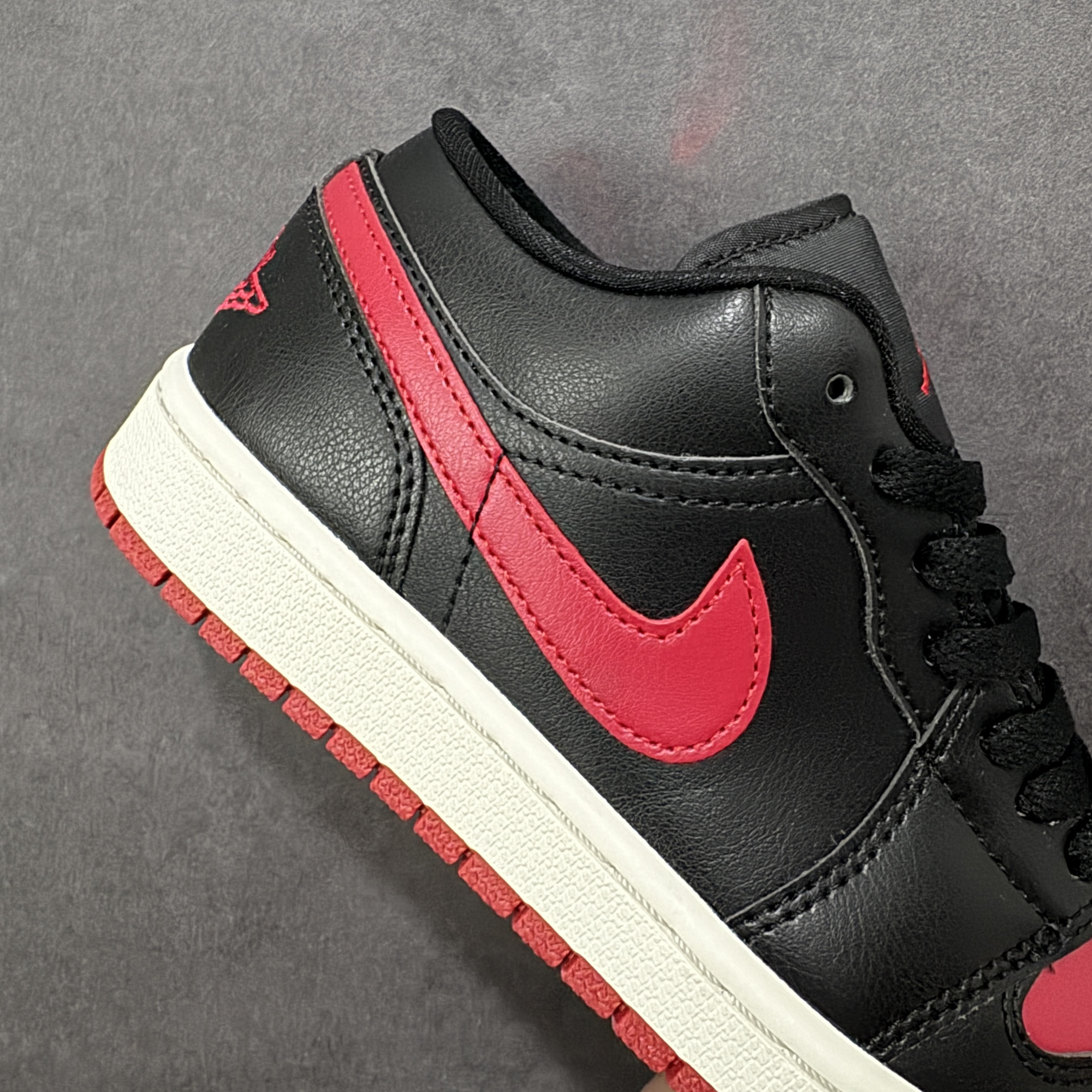 Nike Air Jordan 1 Low DC0774-061