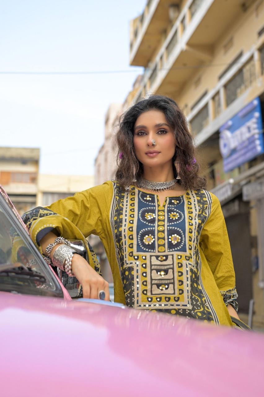 Sunehri : Mustard Charm 
