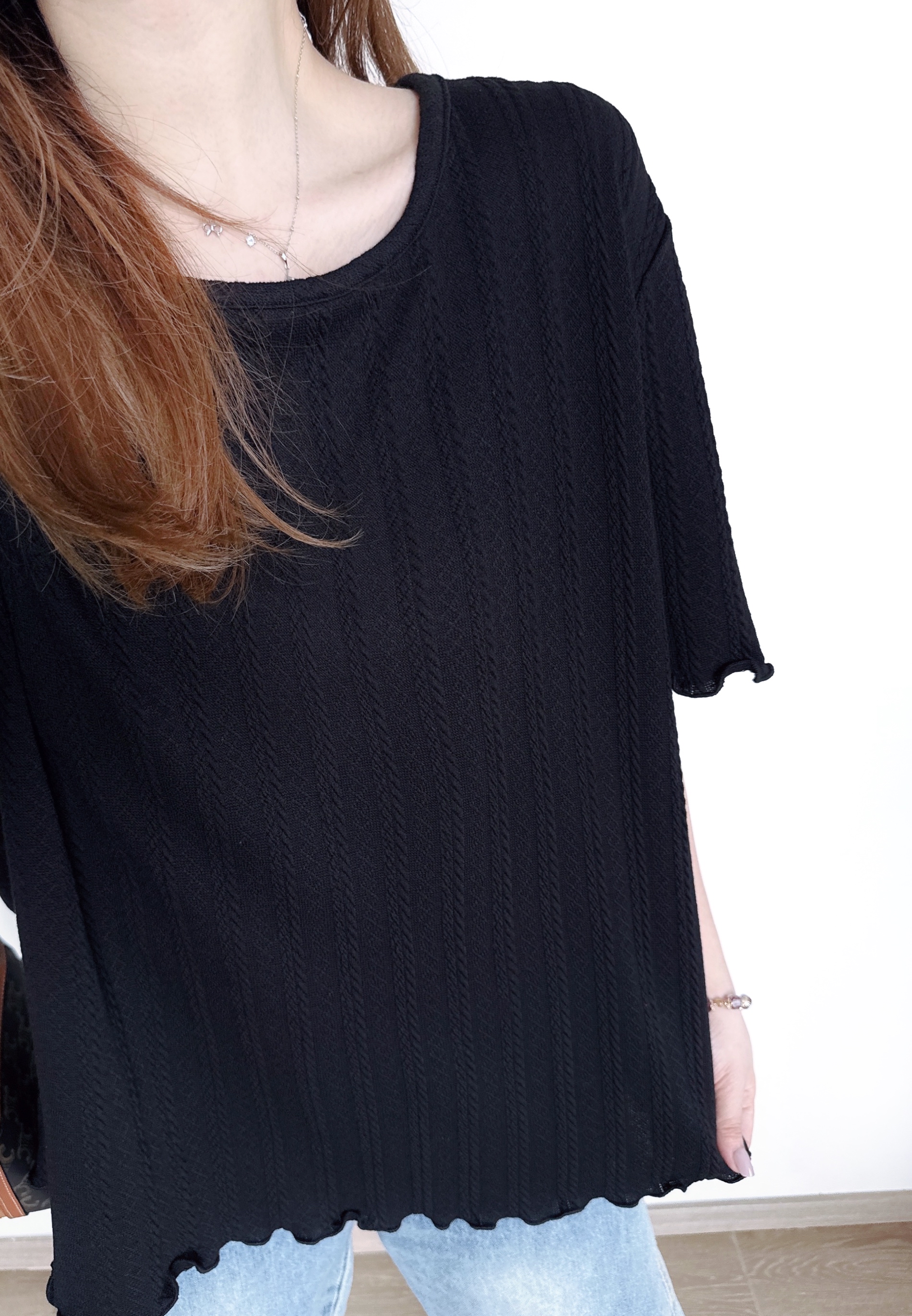 必備木耳邊扭紋針織Top 