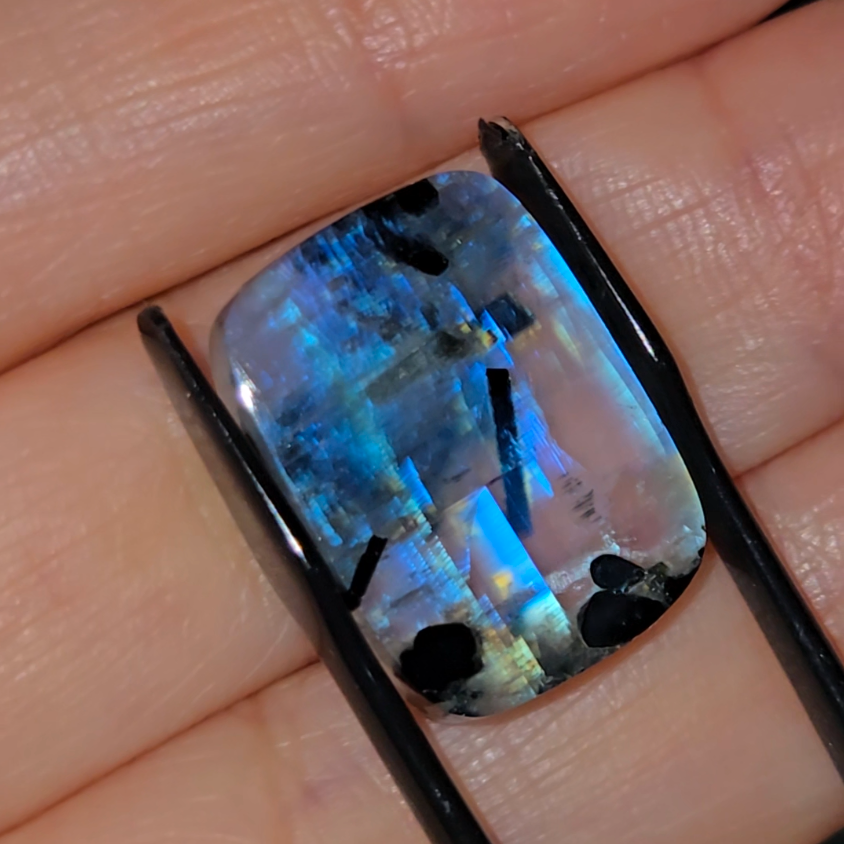 Gem-grade blue flash moonstone from India - MS2