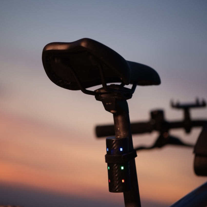 OUTZAC 3合1 掌上型電動氣泵 (150PSI / 自動停機 / 自行車專用) OUTZAC 3-in-1 Mini Electric Bike Pump (150PSI / Power Bank / LED Light)