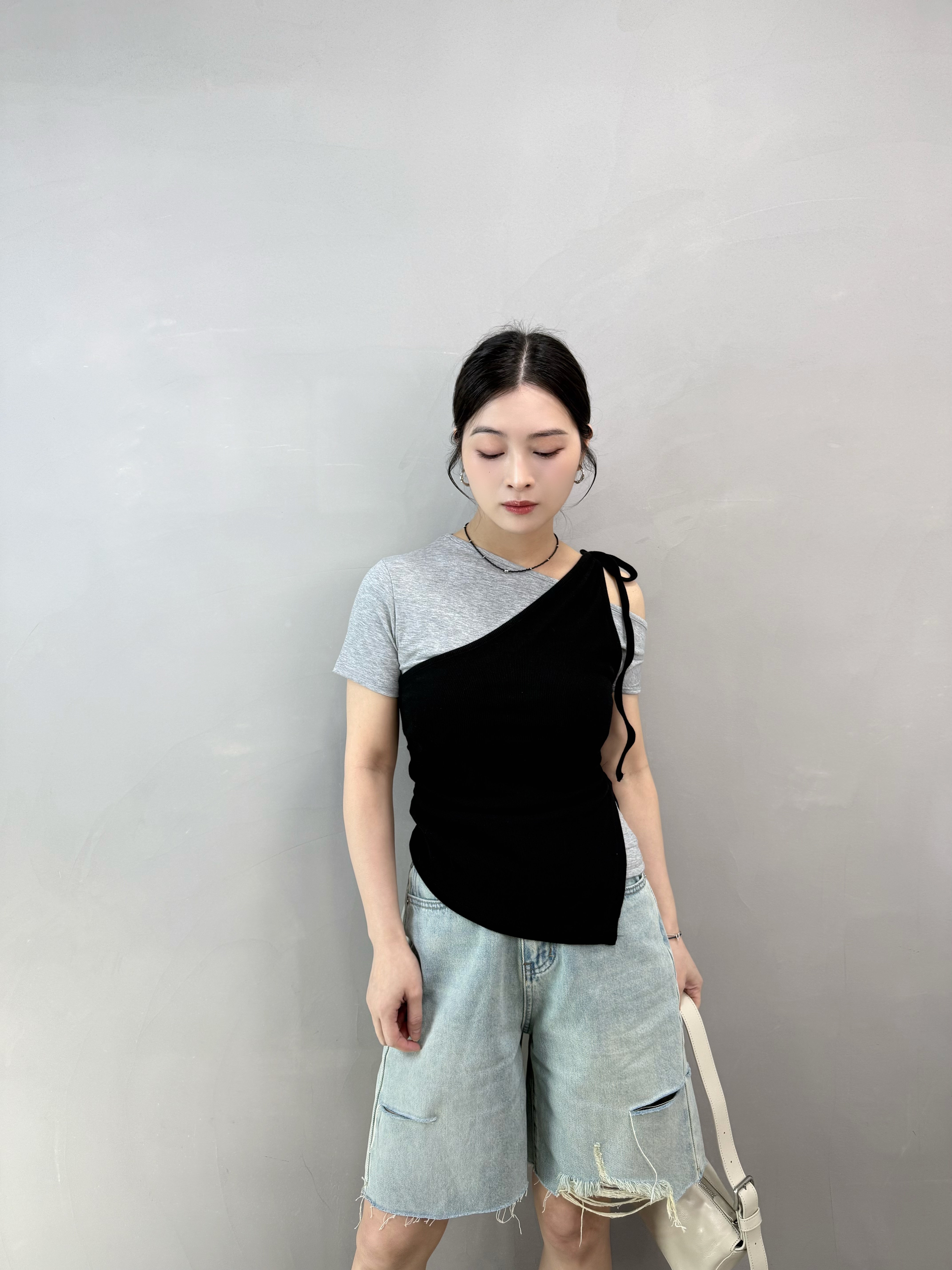 O68 斜領假兩件top