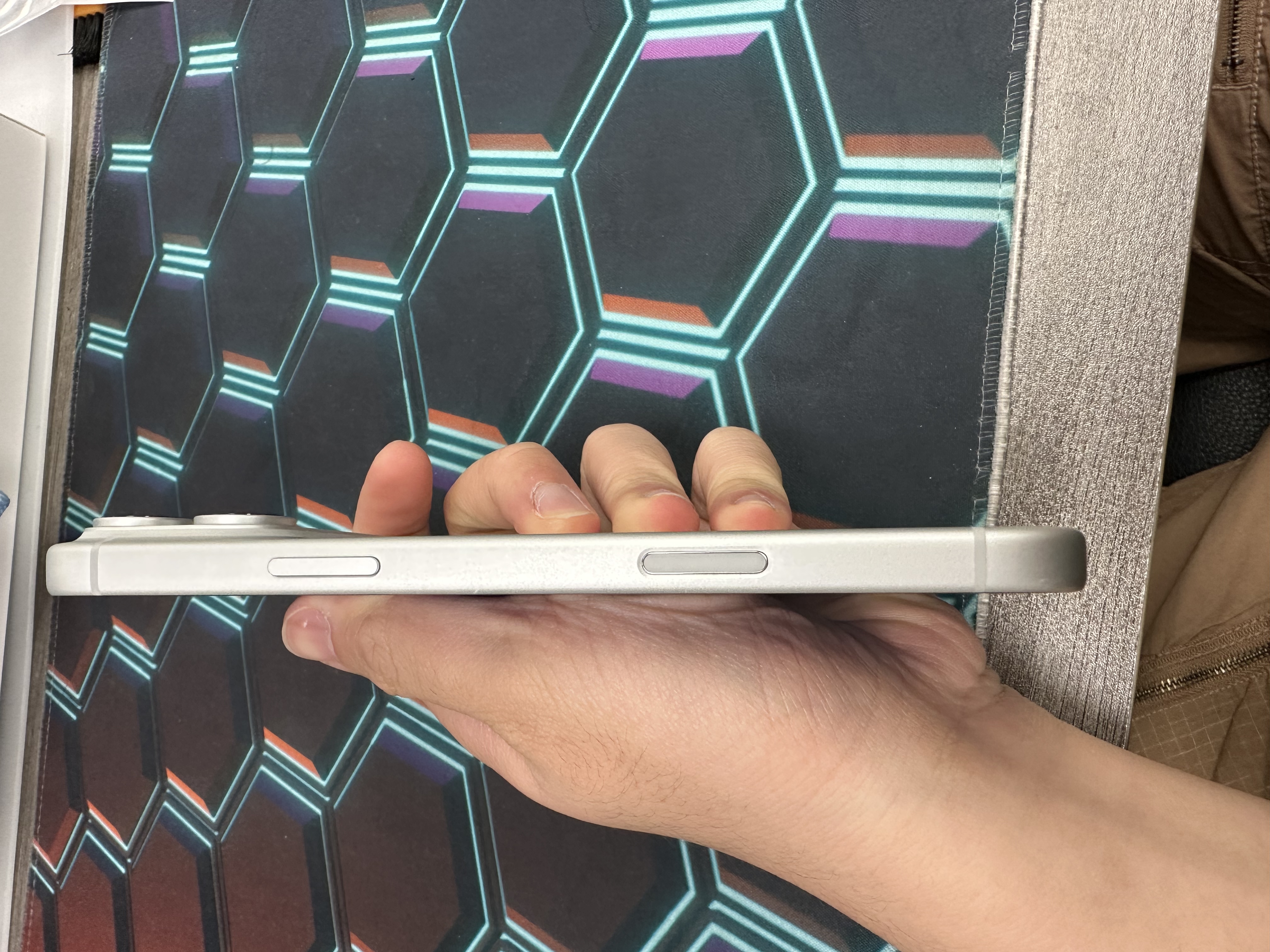 *8111 17 Pro Max 完美機 1TB 電95 銀色 Silver