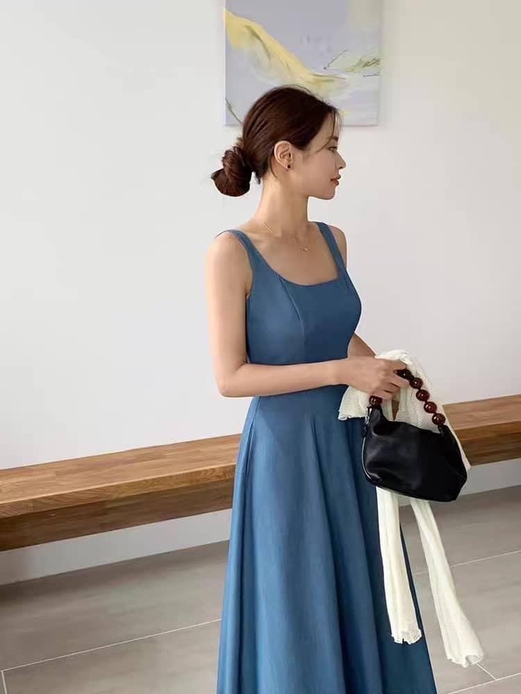 Vintage-Inspired Fit-and-Flare Dress with Wide Straps and Square Neckline ‖ 复古方领修身大摆吊带连衣裙 KR021641152