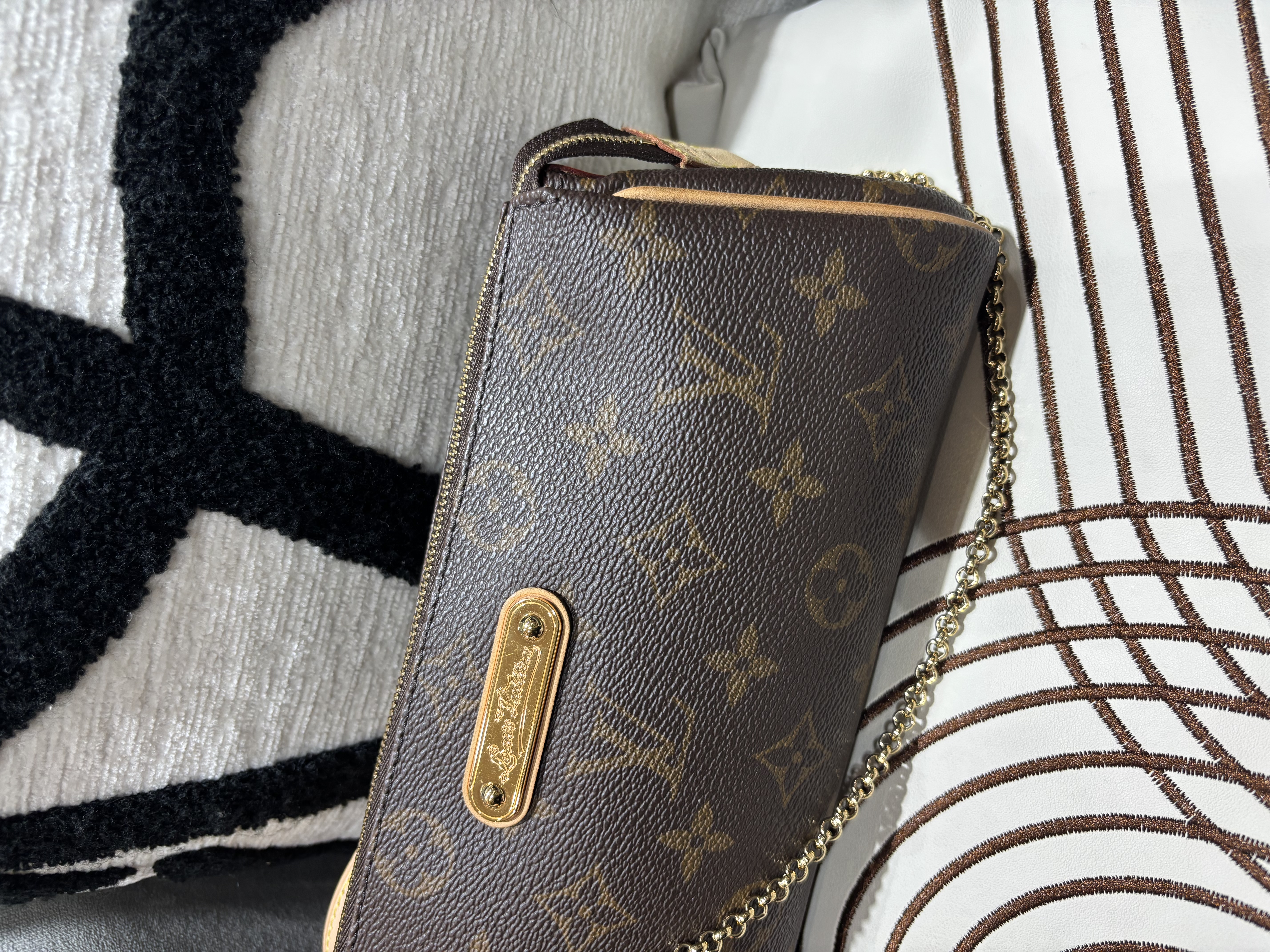 Lv Eva 2 way bag monogram Louis Vuitton M95567 100%Authentic, 98%New ✅Strap ✅Dust bag