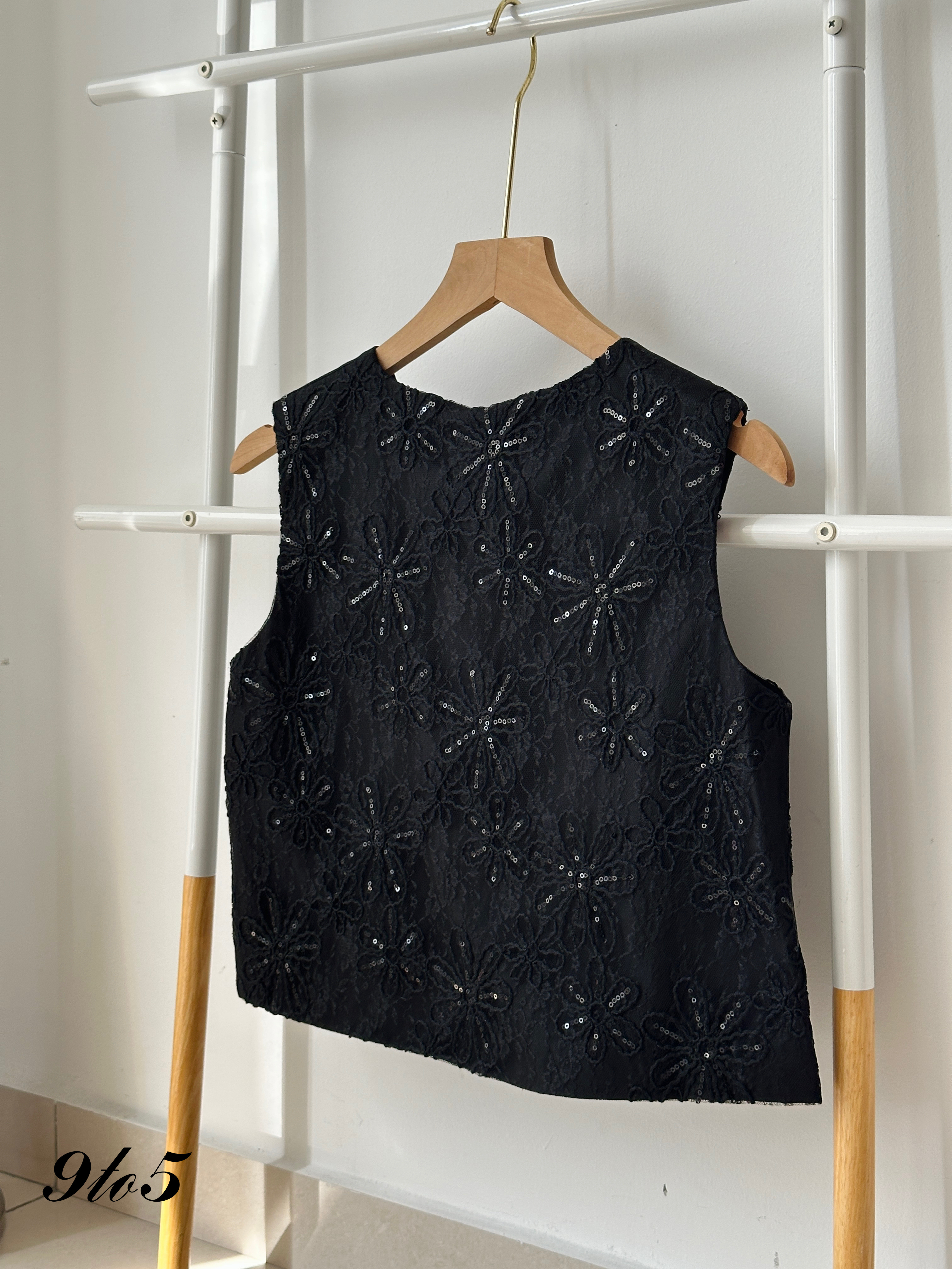 T3959 Sleeveless Floral Top - 3 Colors