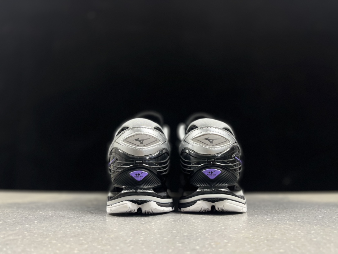 Mizuno Wave Prophecy LS 