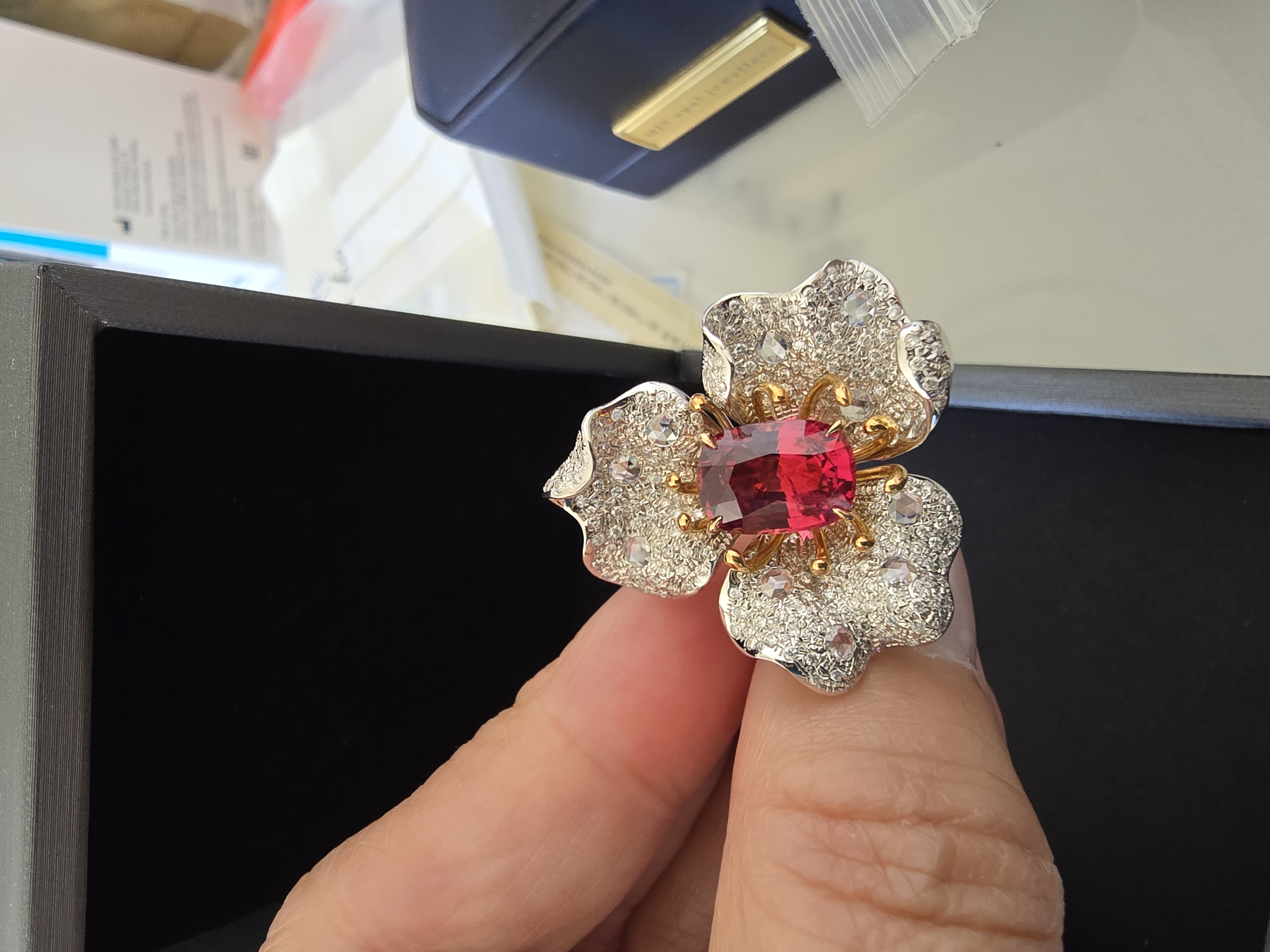 18K红尖晶鑽石戒指