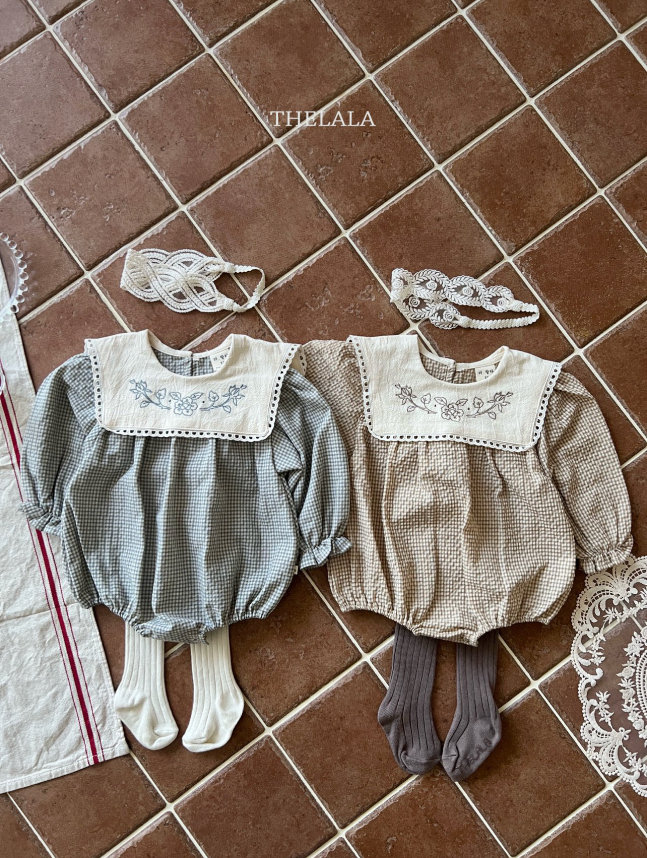 🌸預訂 韓國直送🌸🇰🇷THELALA兩色花卉刺繡方形翻領格紋長袖包屁衣