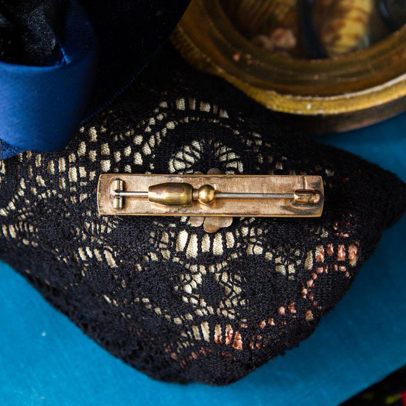 Antique Victorian Floral Rolled Gold Engraved Bar Brooch/Lace Pin with Stopper (EA1726)