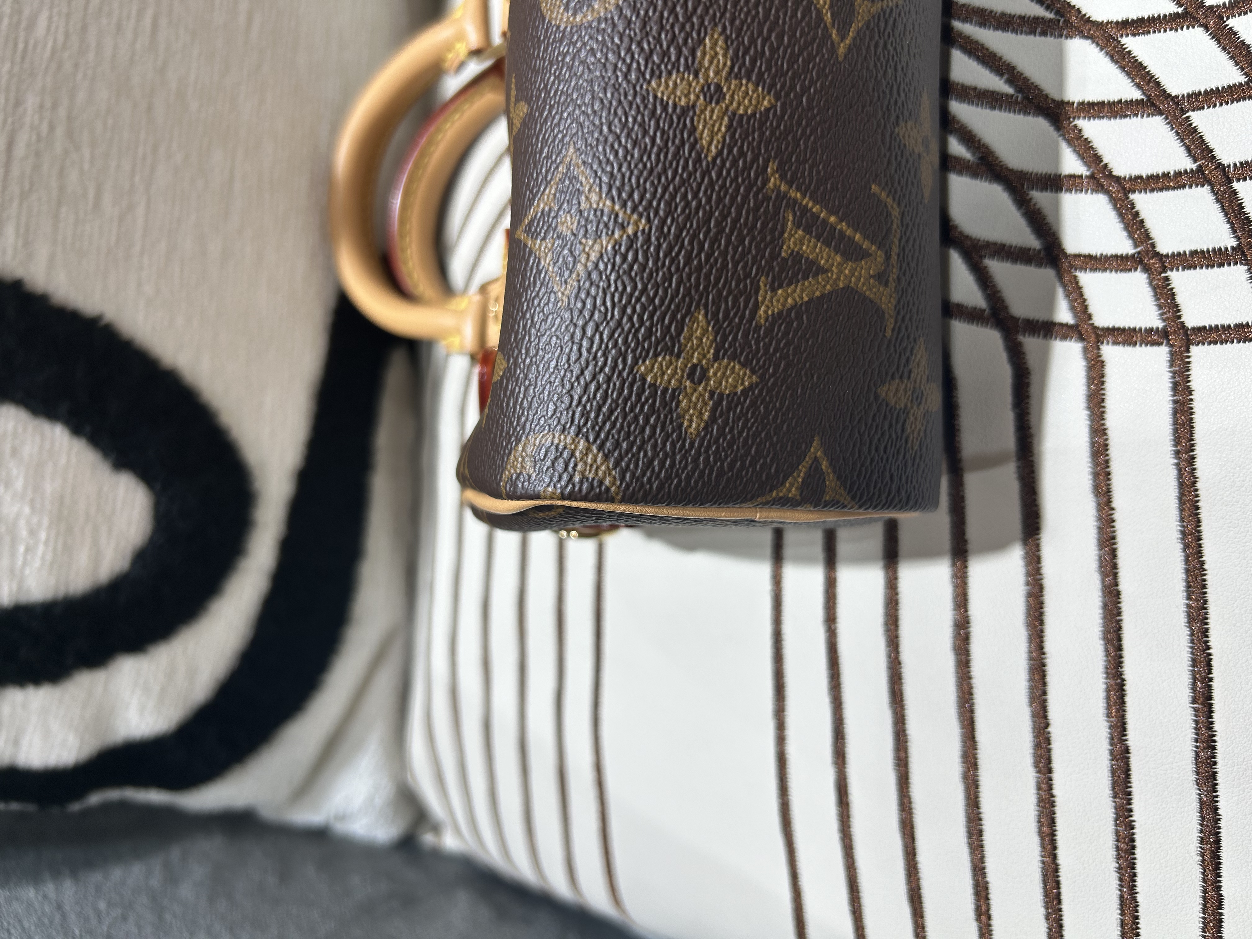 LV Nano Speedy monogram Crossbody Bag 100%Authentic, 98%New ✅Strap ✅Dust bag