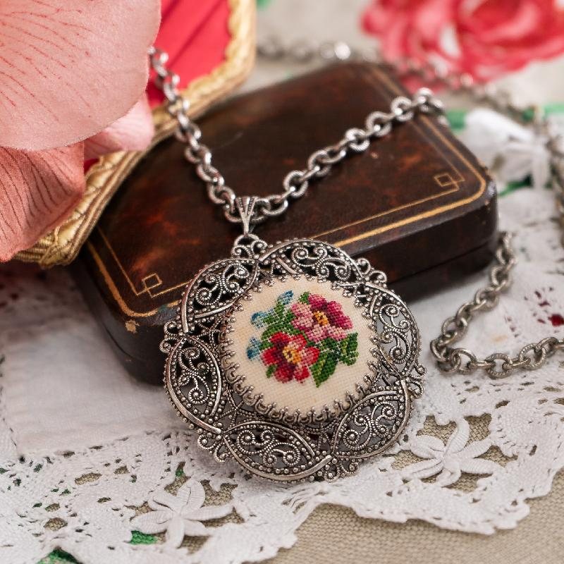 Vintage C.a.1960s Austrian Petit Needlepoint Floral Silver Tone Large Pendant Necklace (NZ007)