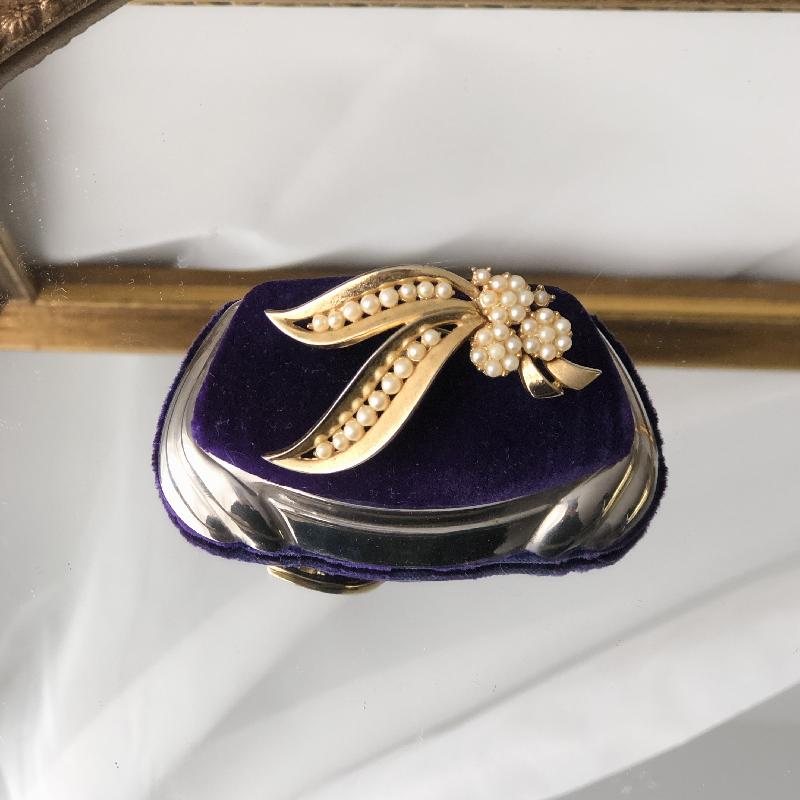 Vintage Pre-1970s Trifari Pearl Floral & Leaf Brooch (MT791)