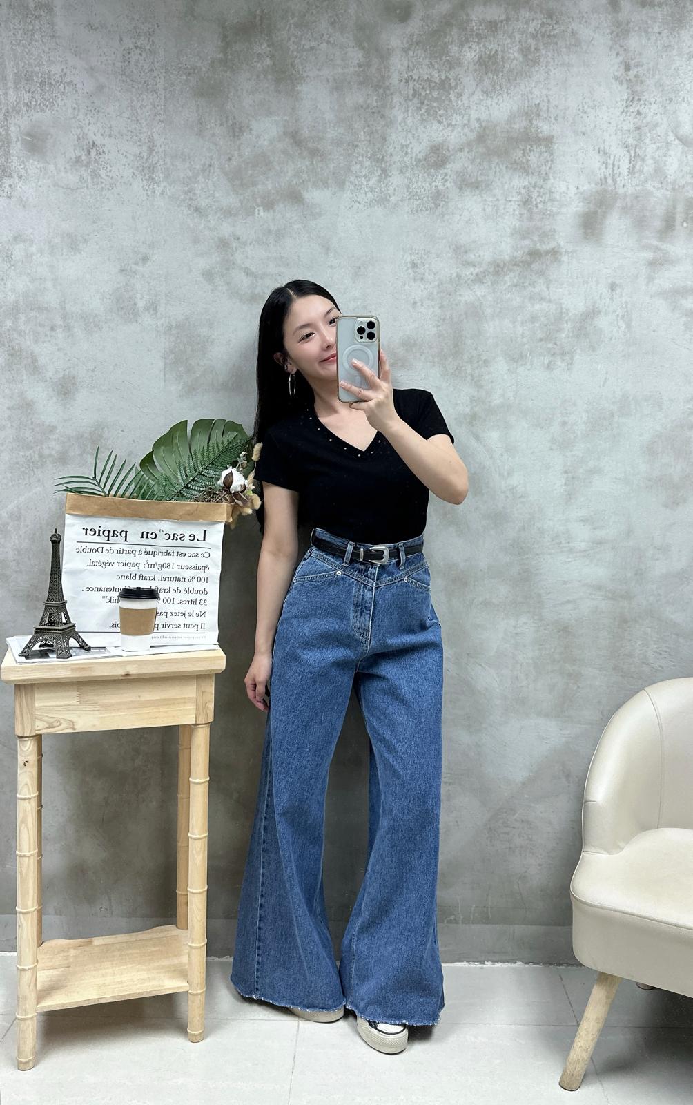 S02 V領鍋釘Tee