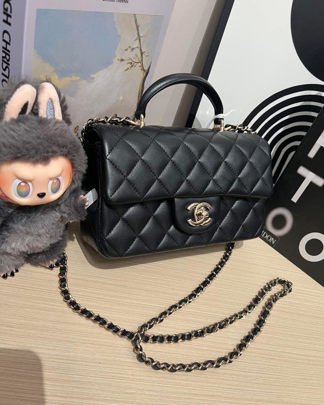 Chanel mini flap bag with Top handle AS2431 黑金 100%Authentic ,95%new ✅晶片✅塵袋✅box