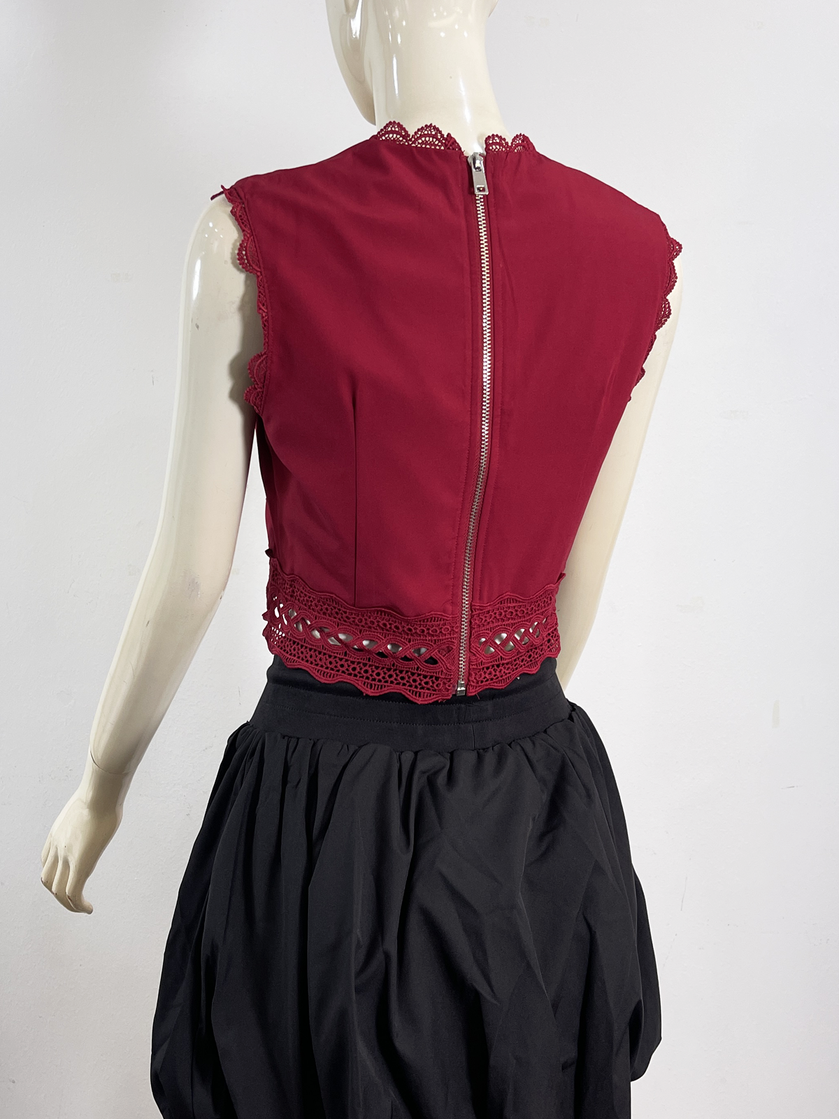 Lace Authority V Layer Top M95