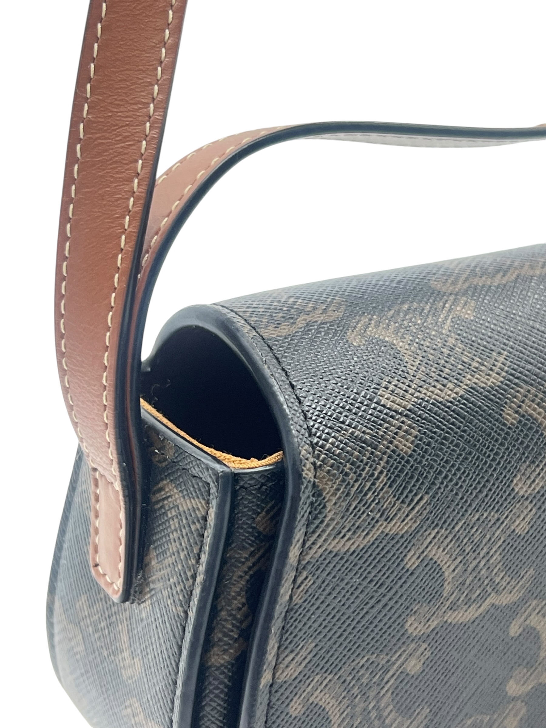 Pre-Owned CELINE Tabou Clutch with Strap / Product Code: 26060606