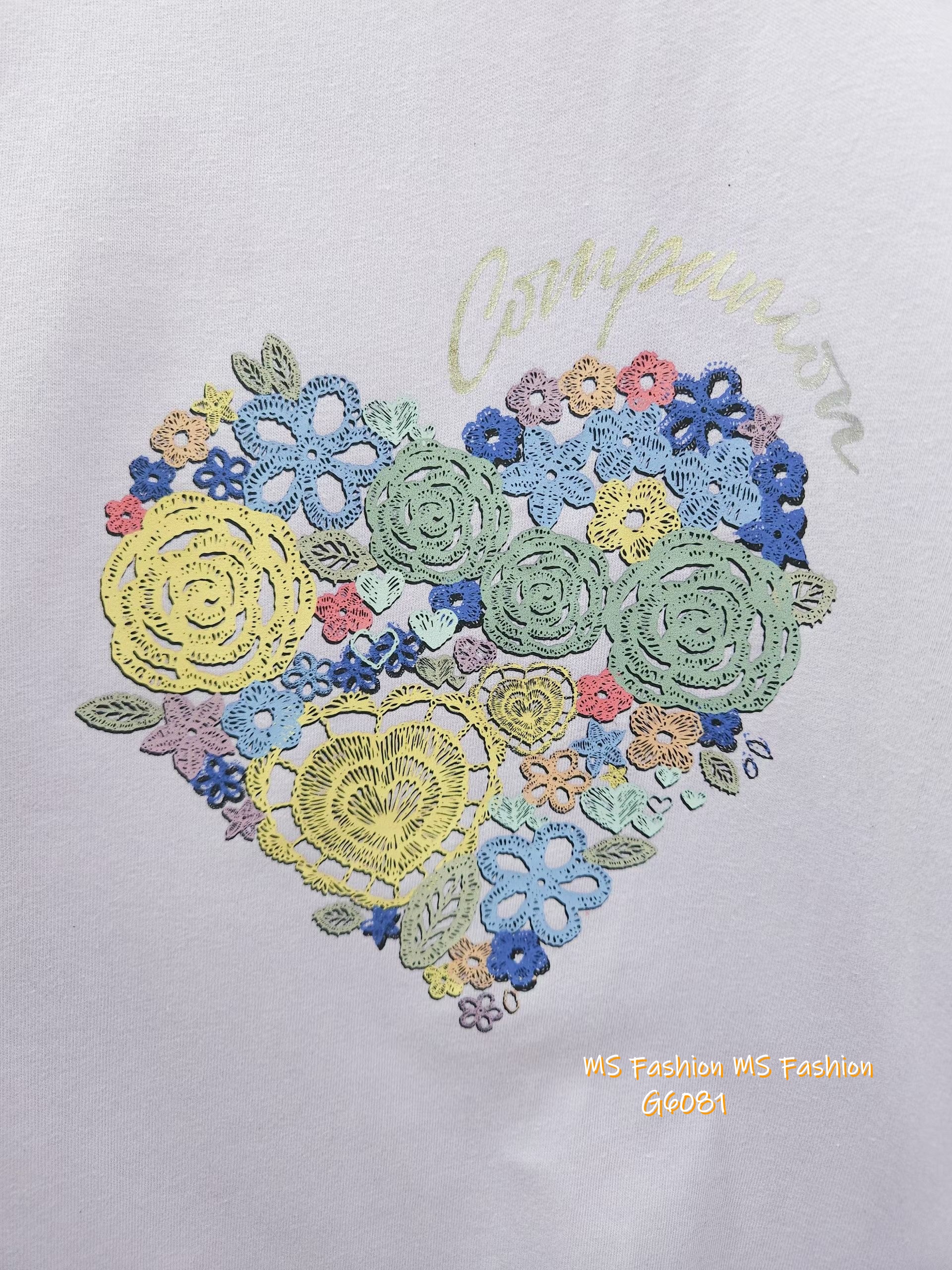 G6081 韓國🇰🇷靚色心型花花圖案top