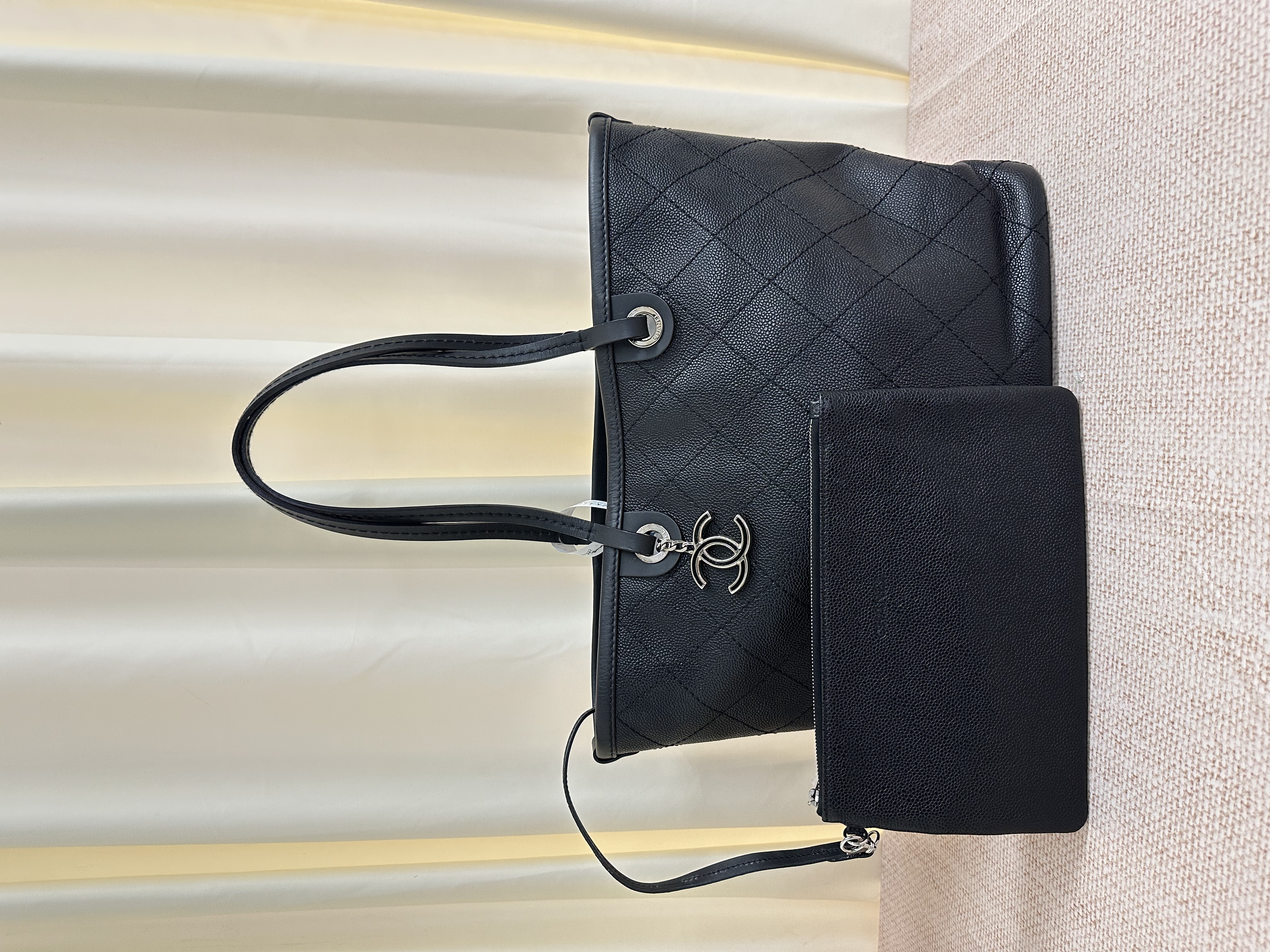 Pre-owned Chanel Caviar Quilted Fever Tote/ Product Code: 26040213