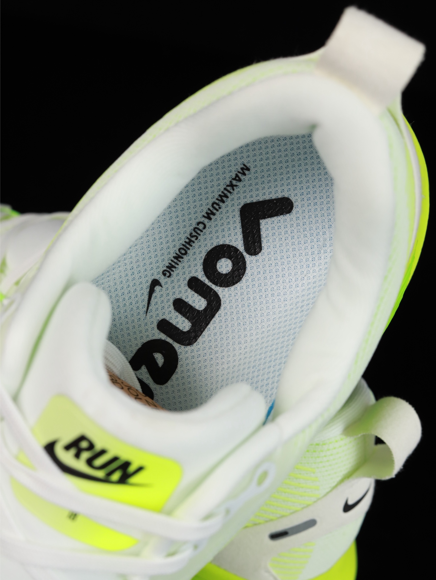 Nike Vomero 18 HM6804-102