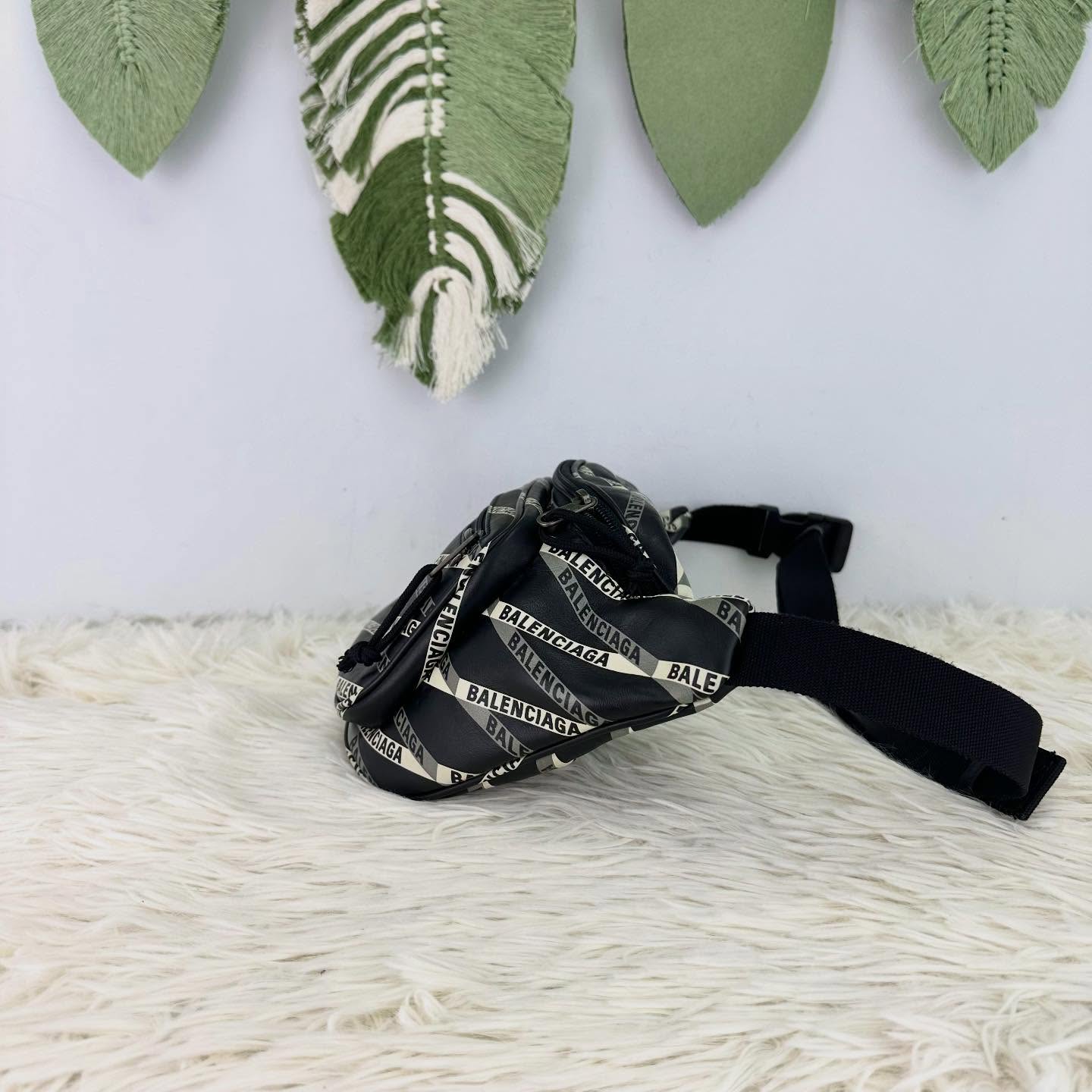 BALENCIAGA 🤍PRE OWNED 黑灰色真皮印花 胸口包腰包🖤