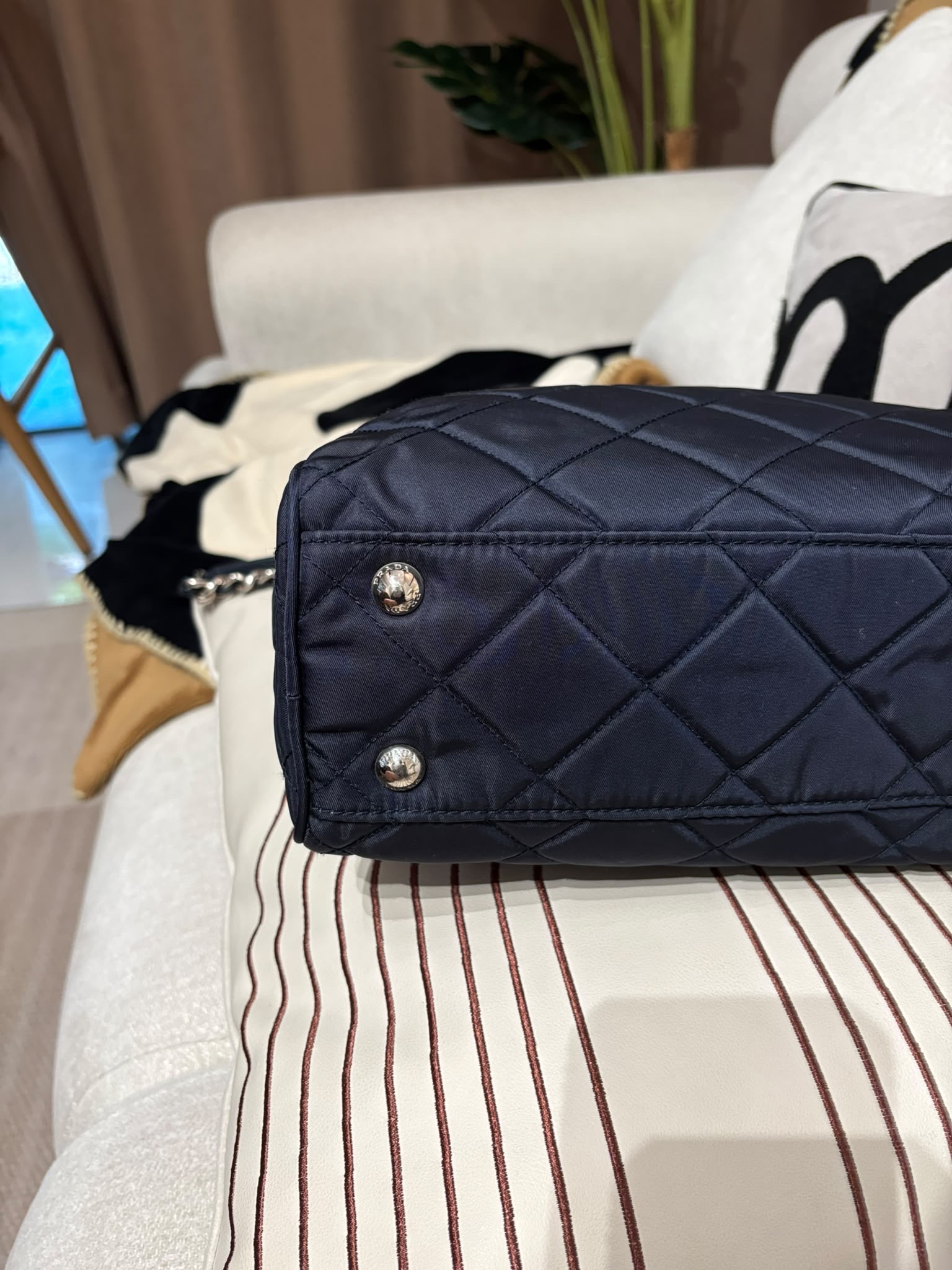 PRADA nylon shoulder  bag navy 100%Authentic, 95%new ✅Dust bag