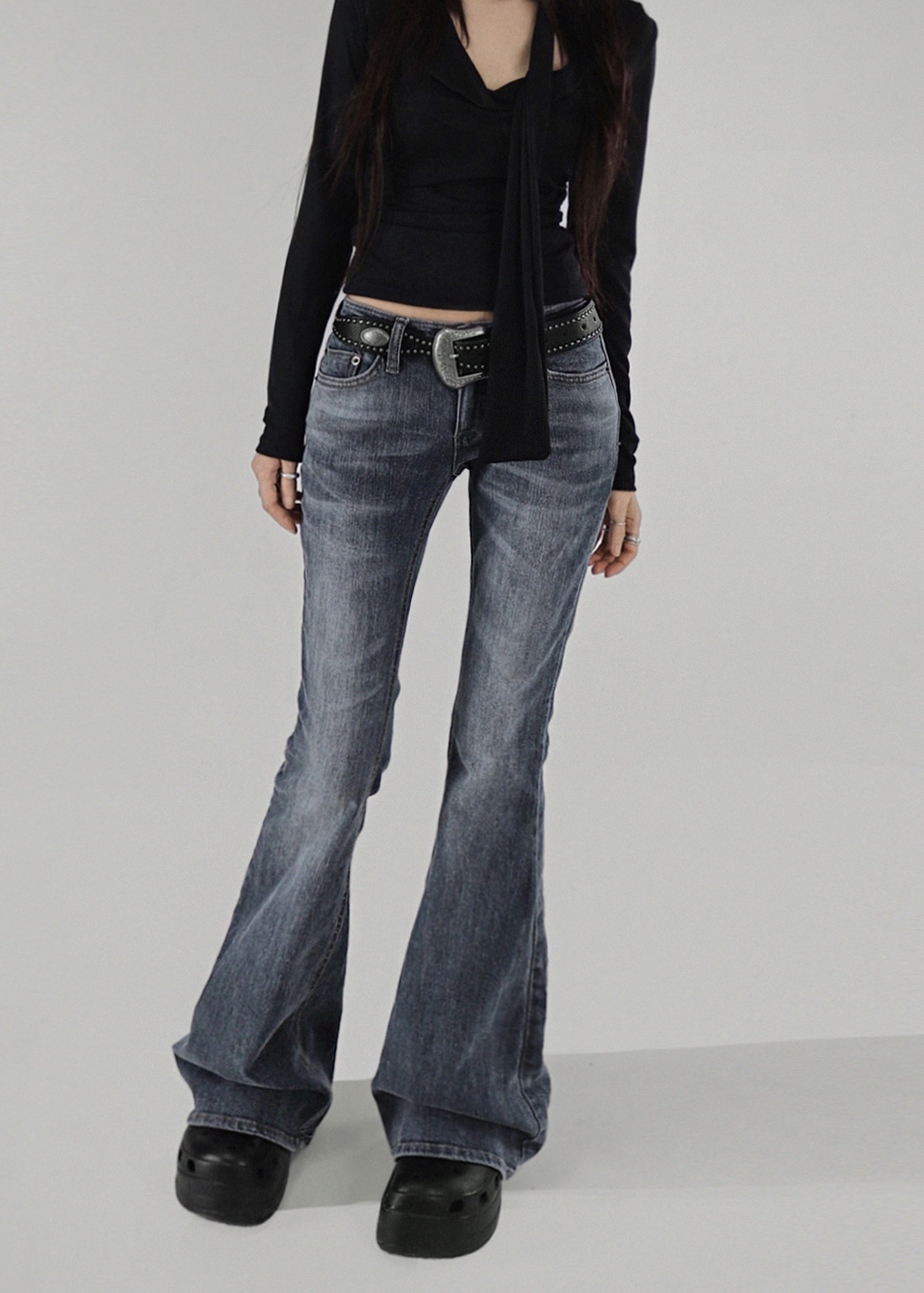 Wash Low-Rise Bootcut Denim