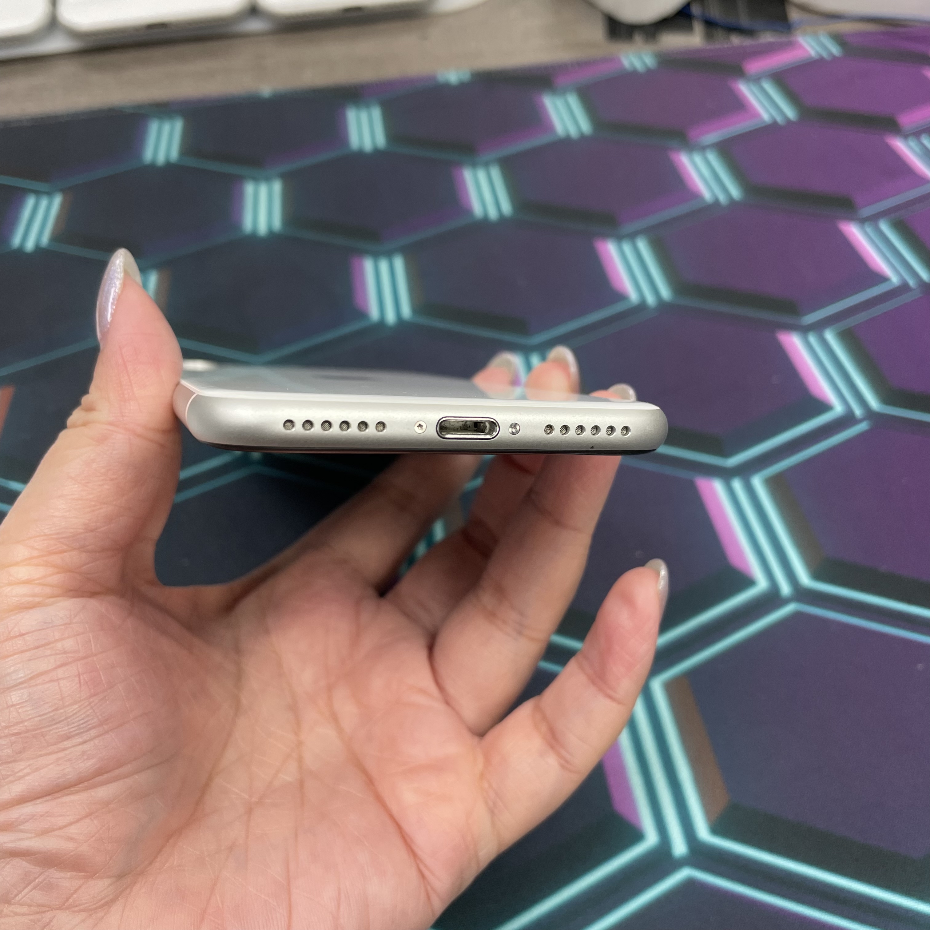 *7029 SE 2 勁靚機 128GB 電79 白色 white