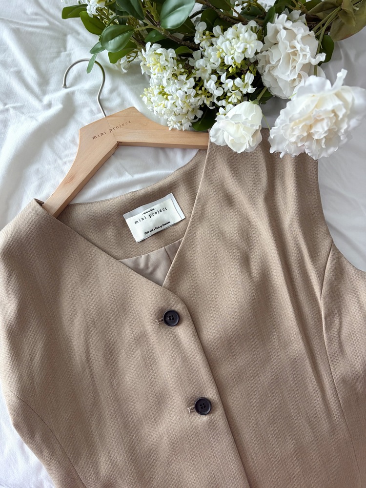Signature Linen Blend Vest (Camel)