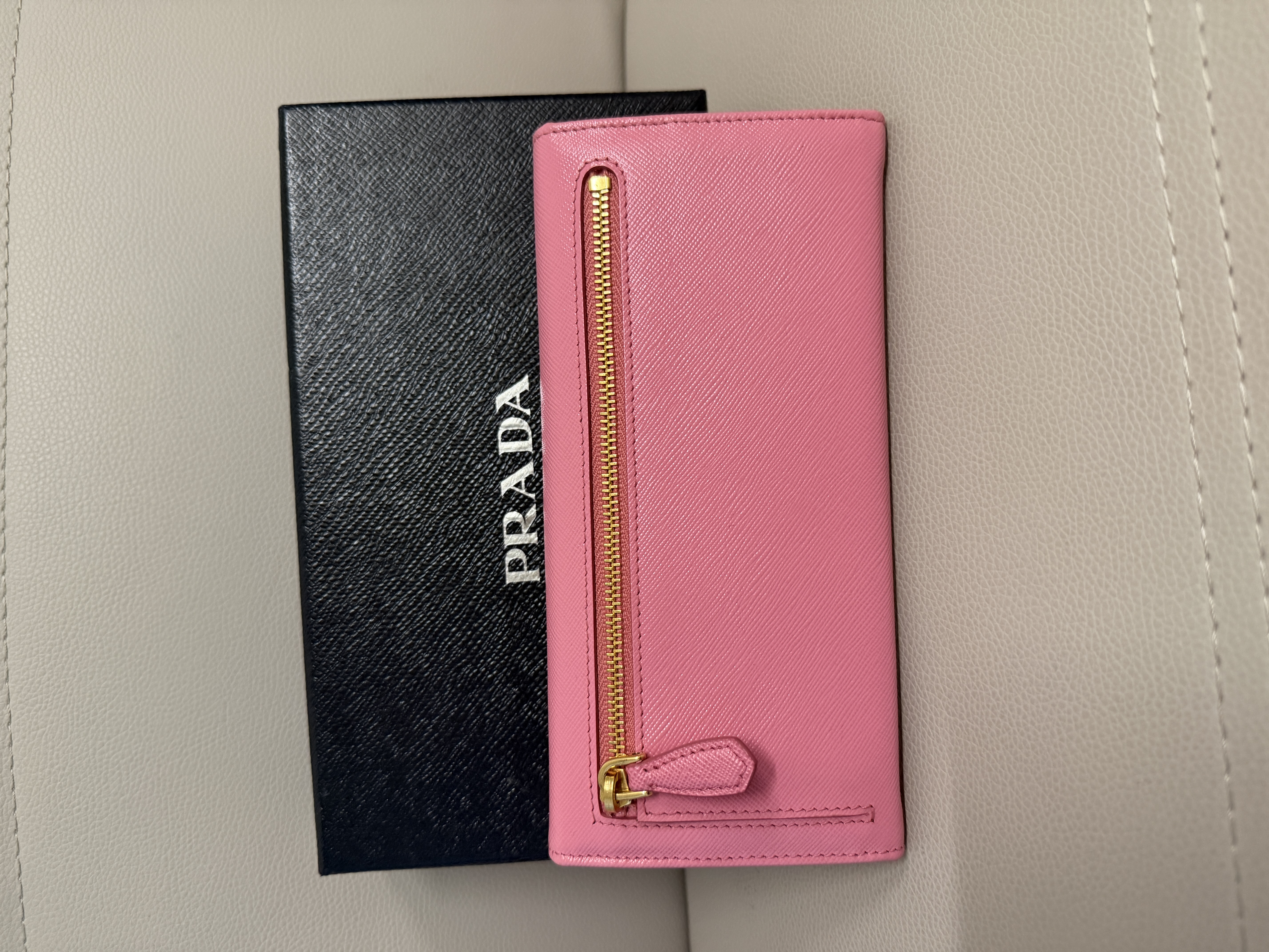 Prada 長銀包