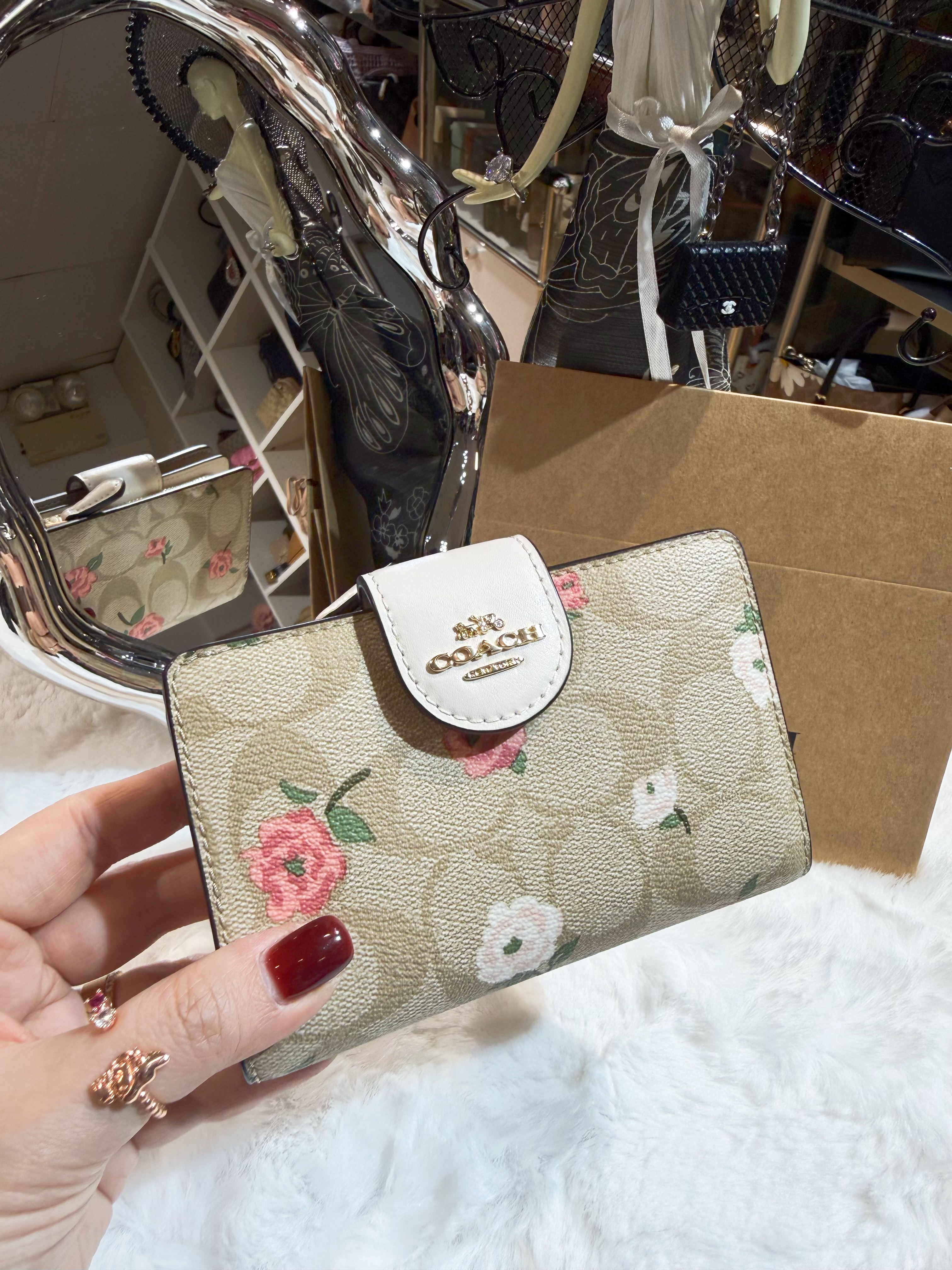 Coach medium wallet white/m/rose