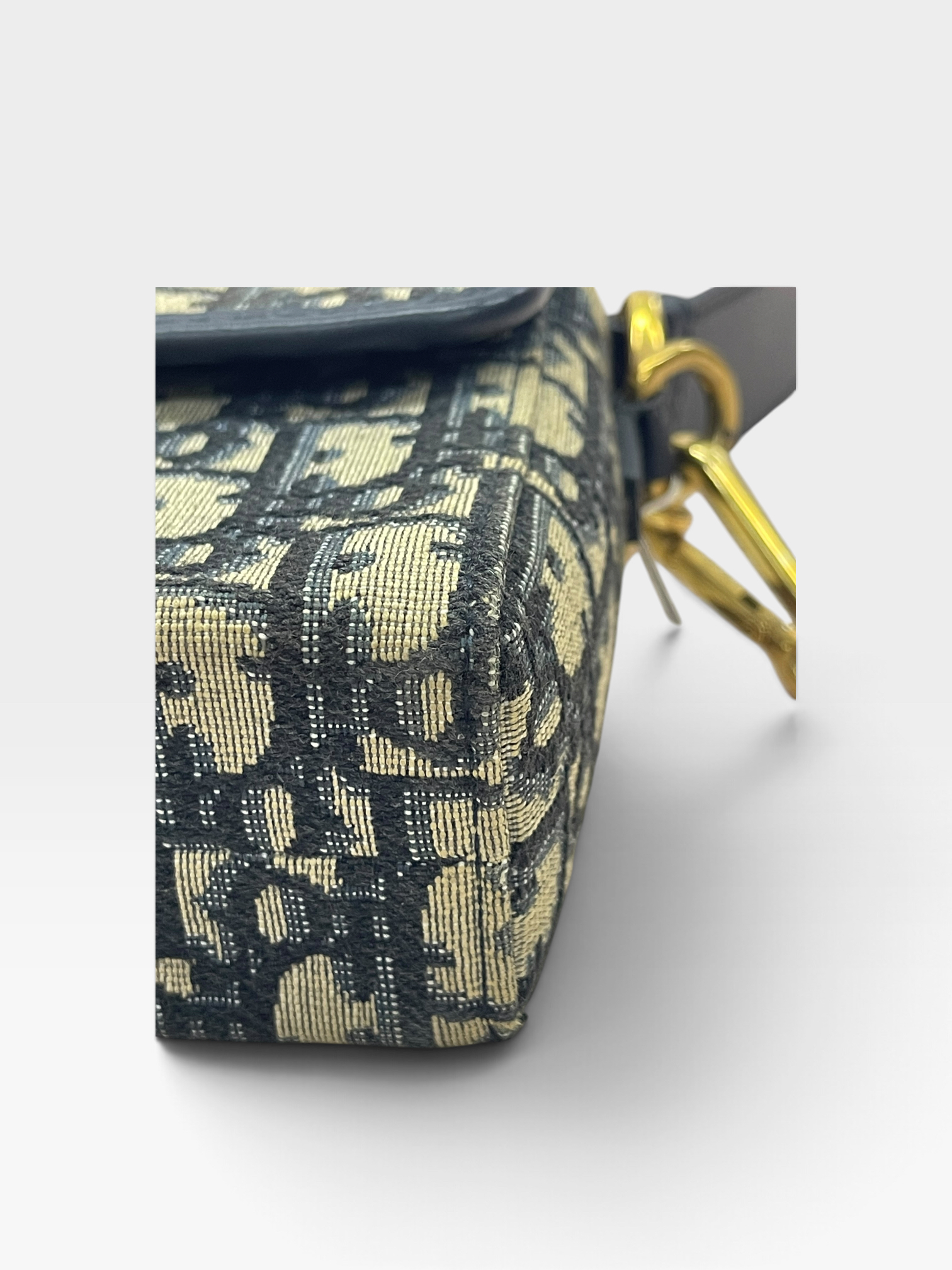 Pre-Owned DIOR 30 Montaigne Bag / Product Code: 100107